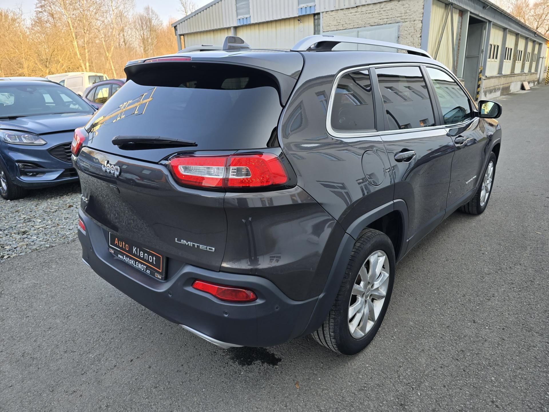 Jeep Cherokee, 2.2 147kW 4x4 LIMITED KŮŽE NAV - fotka 4