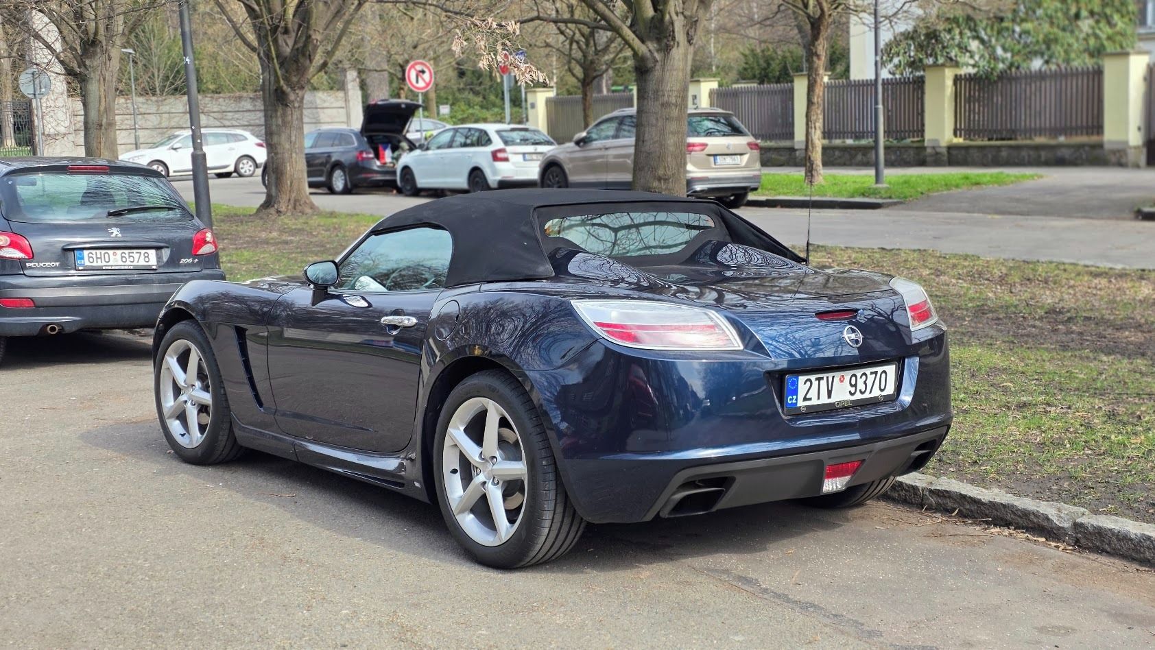 Opel GT, vzácný roadster - fotka 3