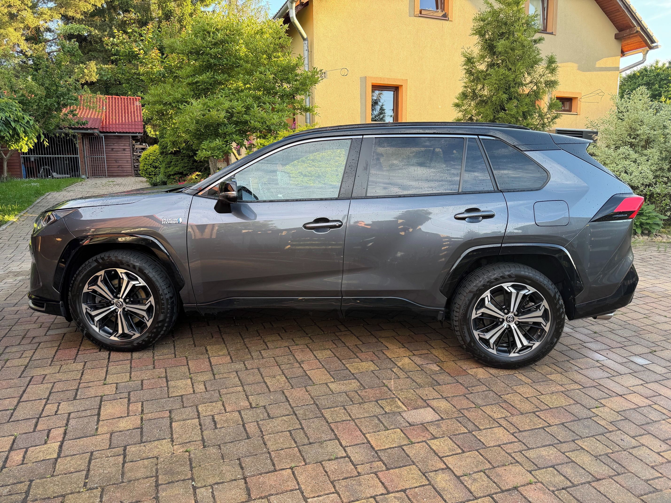Toyota Rav4, Plug in 4 x 4 - fotka 3