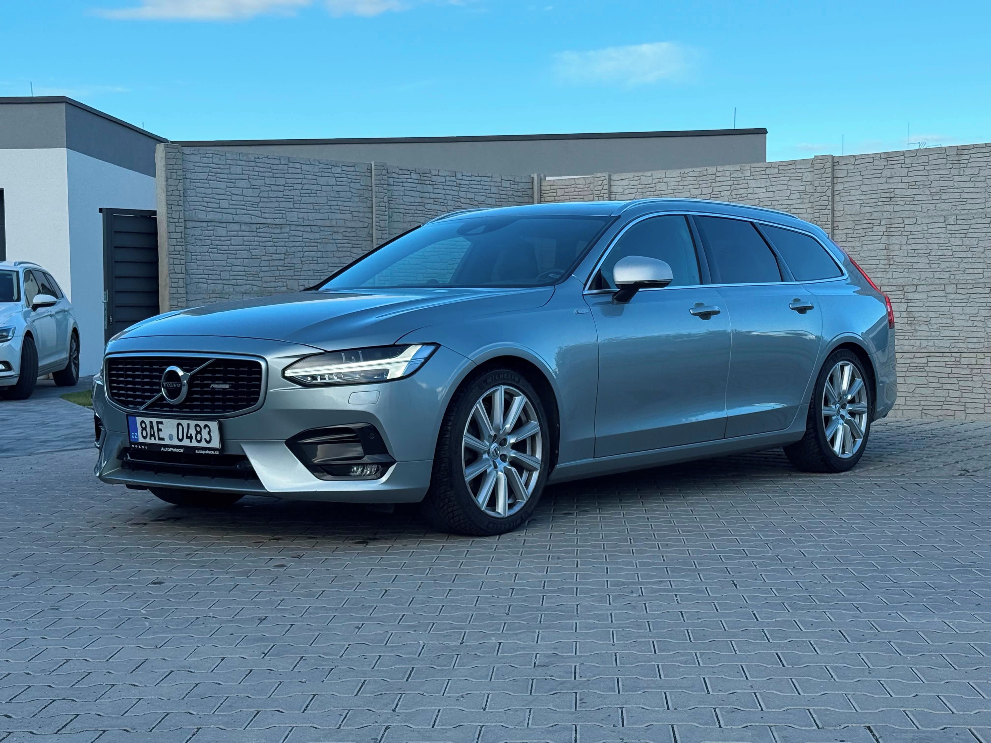Volvo V90, D5 177kW AWD R-Design Polestar - fotka 4