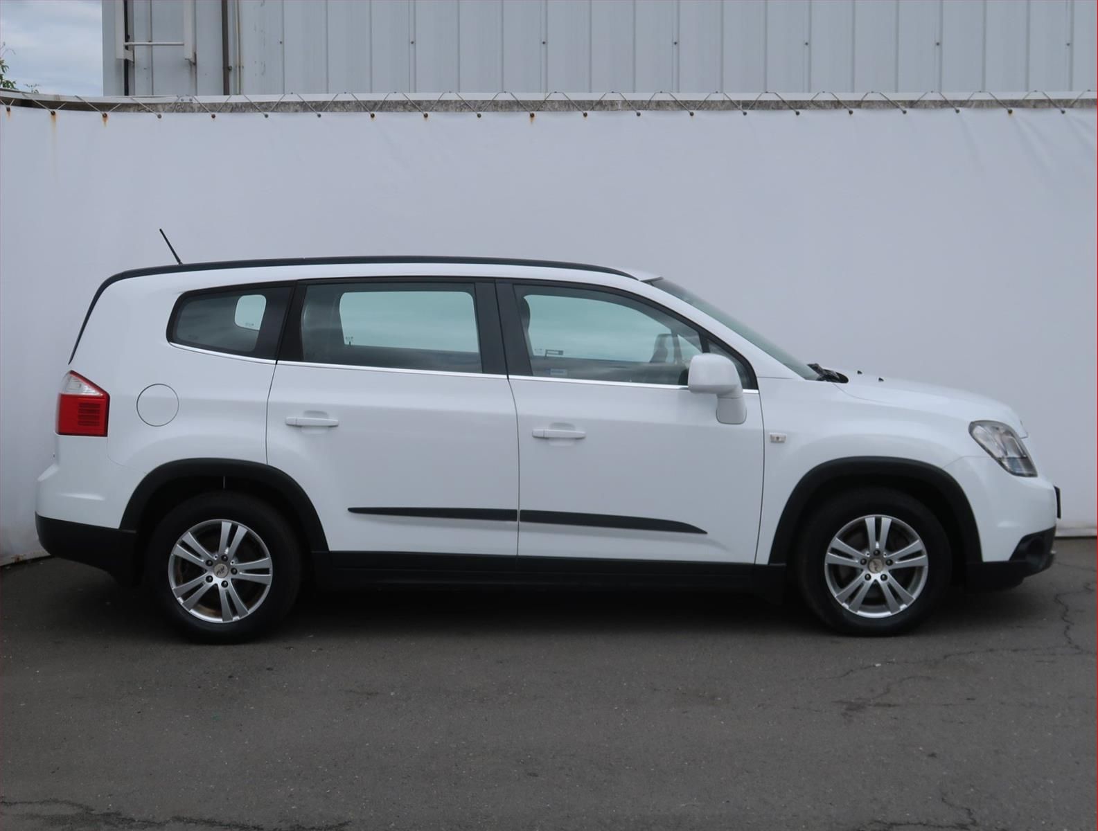 Chevrolet Orlando, 2.0 VCDi, Automat, 7 míst - fotka 6