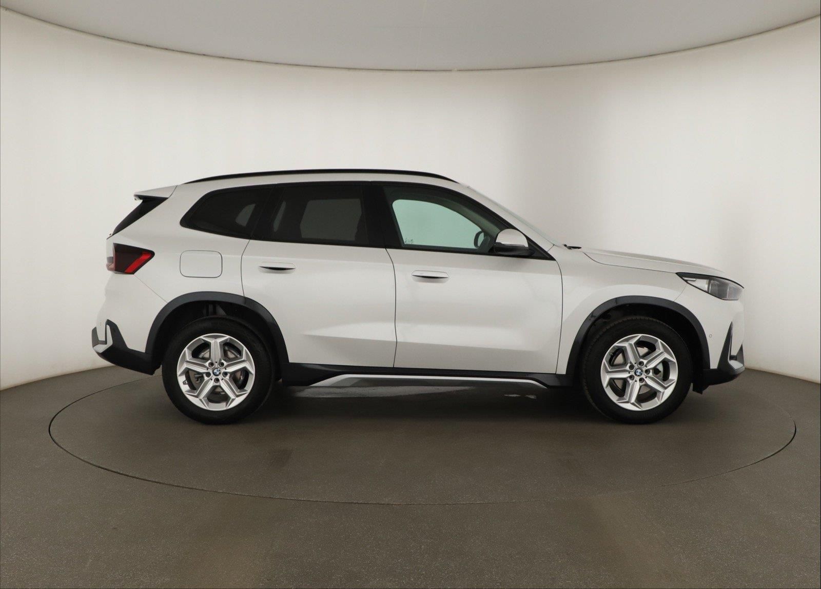 BMW X1, sDrive18i, Full LED, Navigace - fotka 6