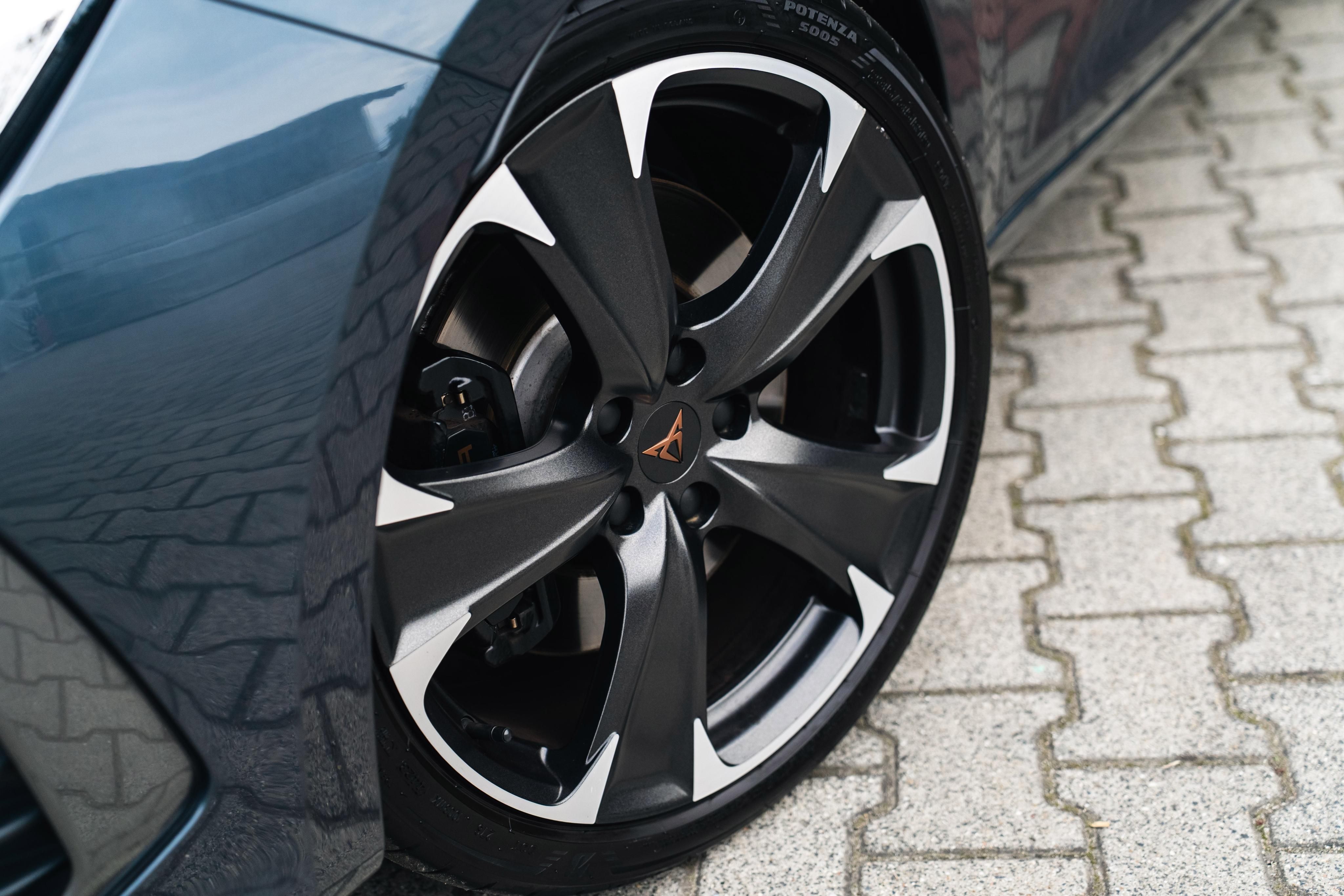 Cupra Leon, ST 180kW/Matrix/Kamera/ACC/DCC - fotka 3