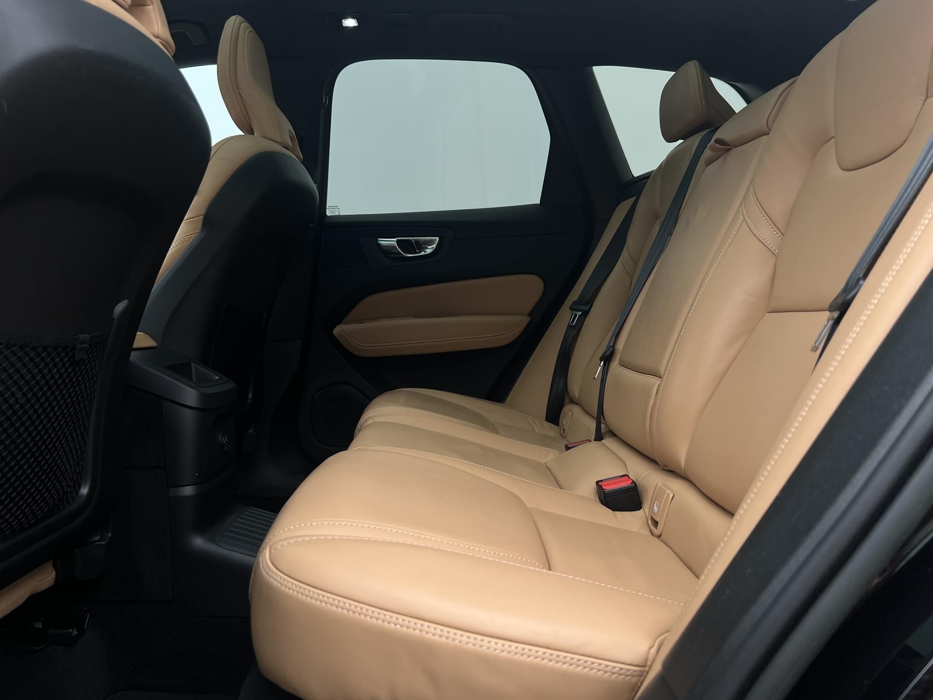 Volvo XC60, T8 AWD RECH. ULTIMATE BRIGHT - fotka 6