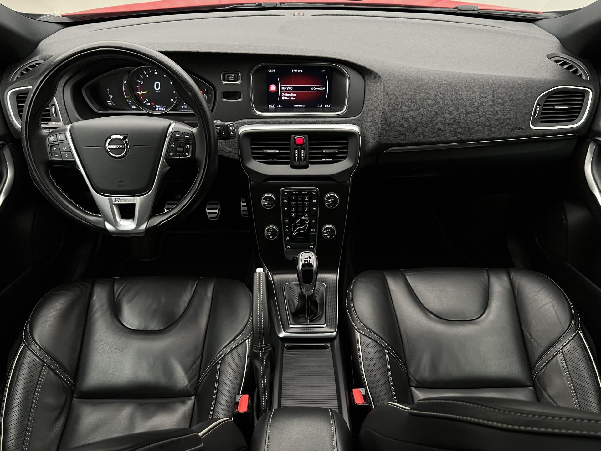 Volvo V40, T4 R-DESIGN - fotka 2