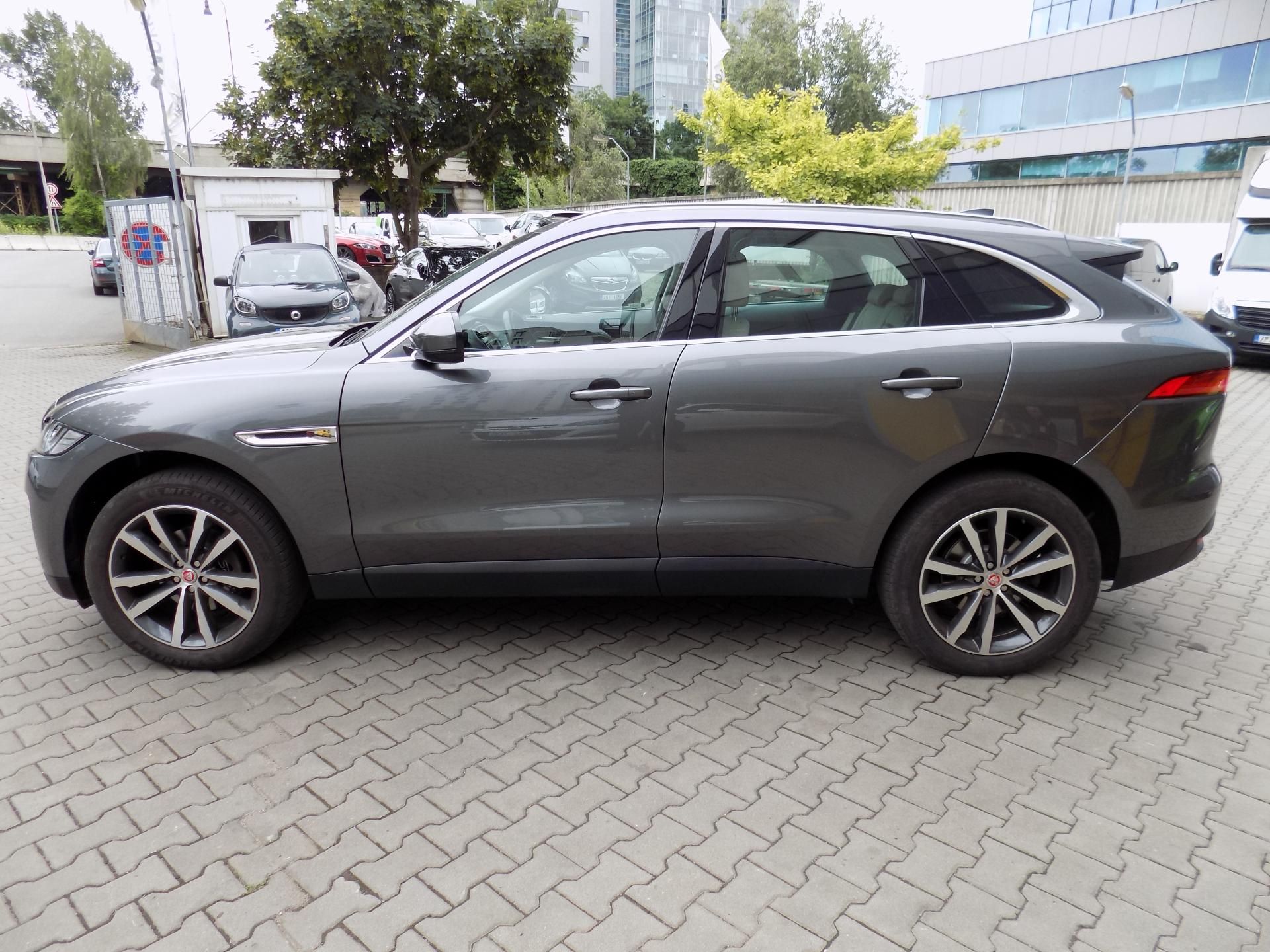 Jaguar F-Pace, 2.0 D Původ ČR - fotka 4