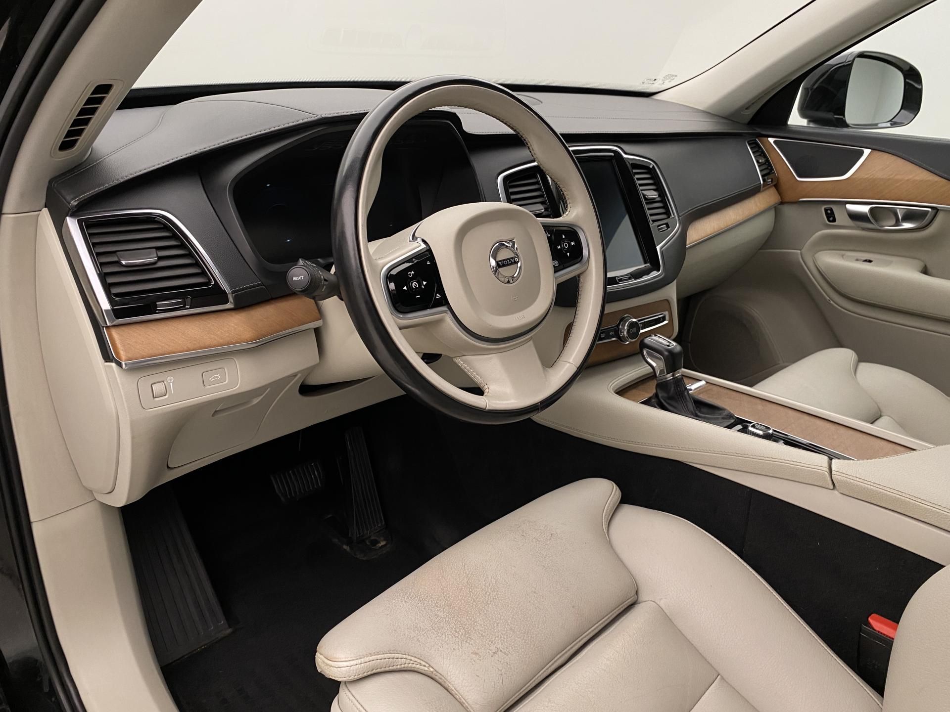 Volvo XC90, D5 AWD INSCRIPTION AUT 7míst - fotka 4