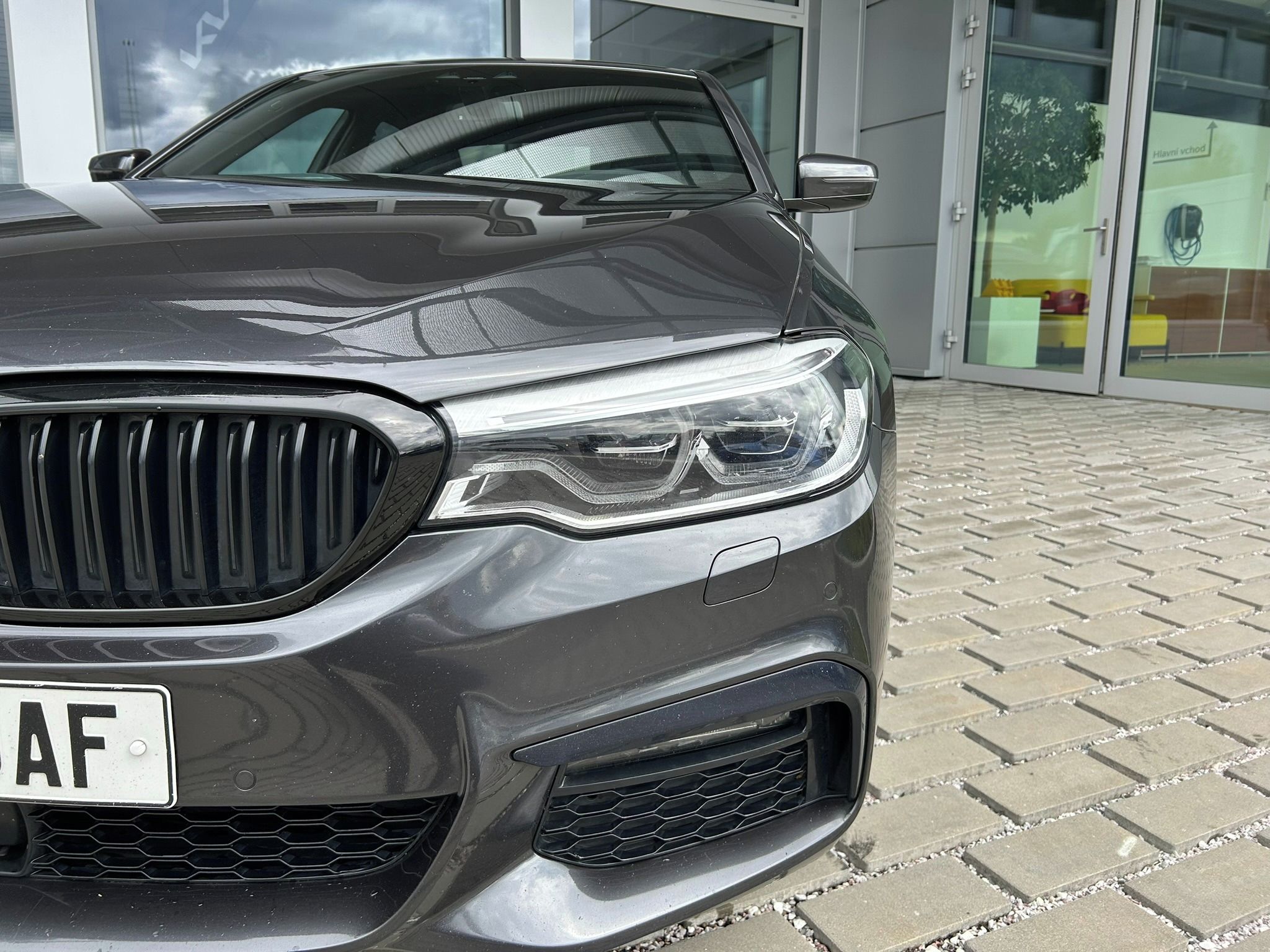 BMW Řada 5, 530e xDrive iPERFORMANCE - fotka 3