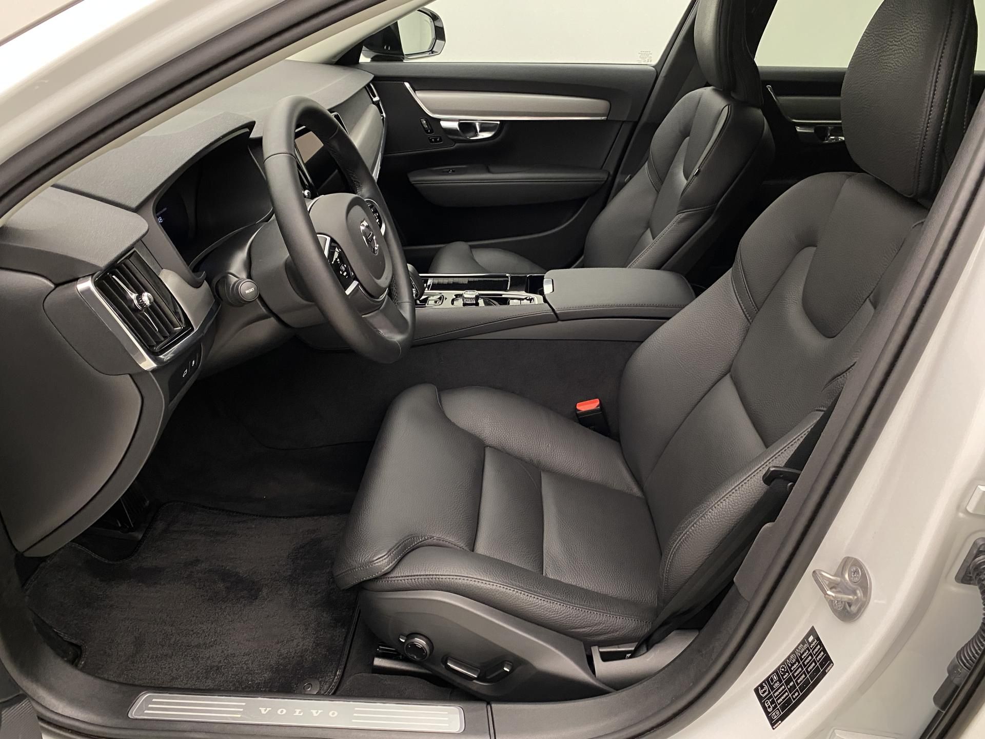 Volvo V90, T6 AWD RECHARGE DARK PLUS - fotka 3