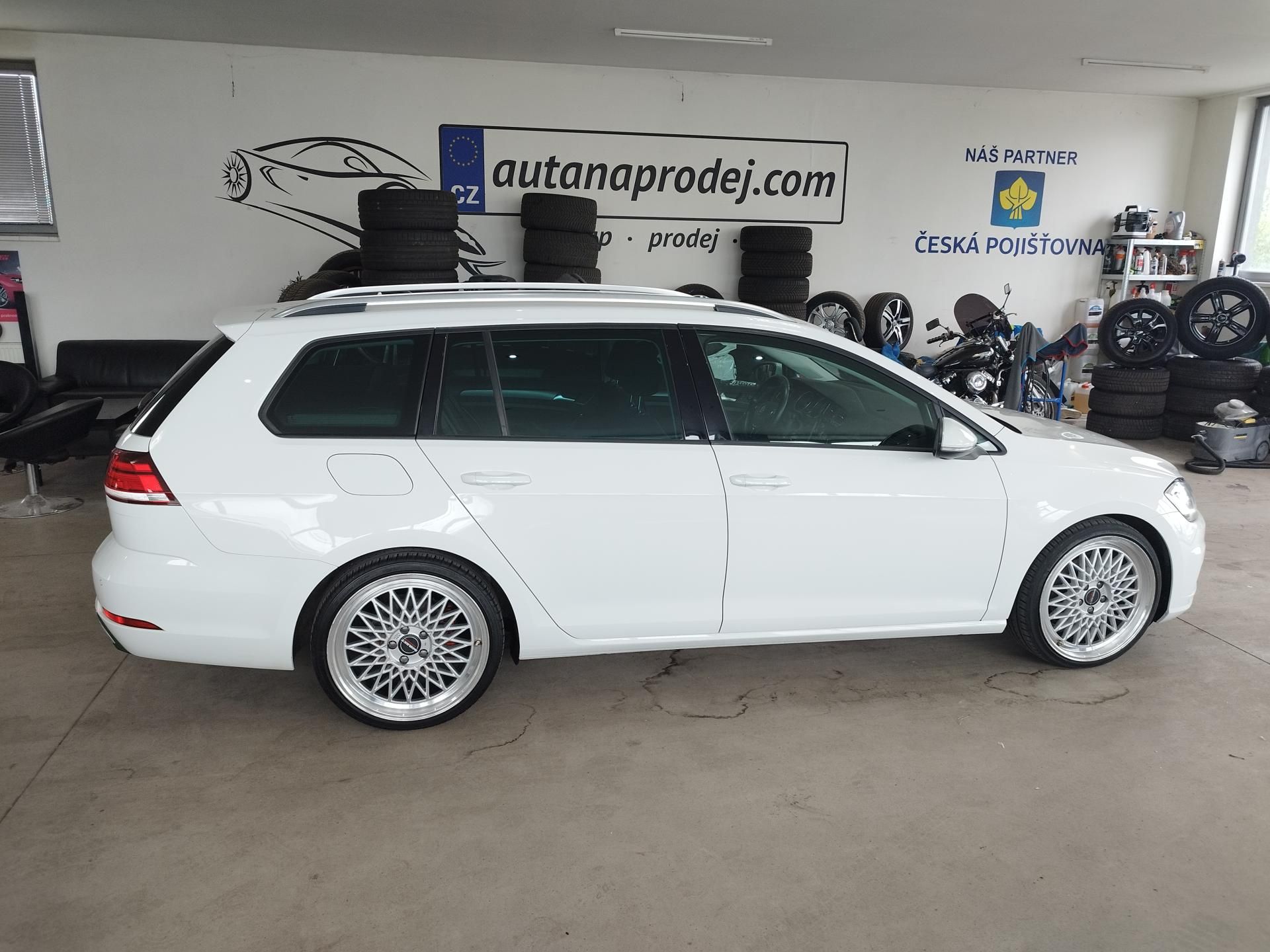 Volkswagen Golf, TSI,92KW,FULL,LED,19ALU,TAŽNÝ - fotka 6
