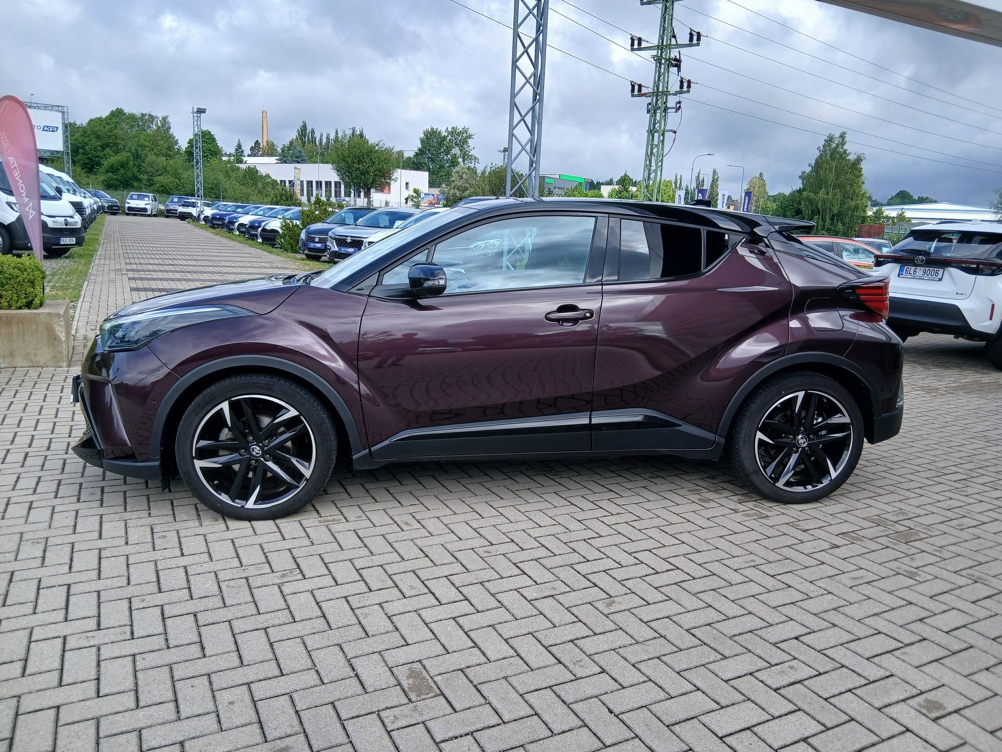 Toyota C-HR, 1.8 Hybrid e-CVT GR Sport - fotka 3