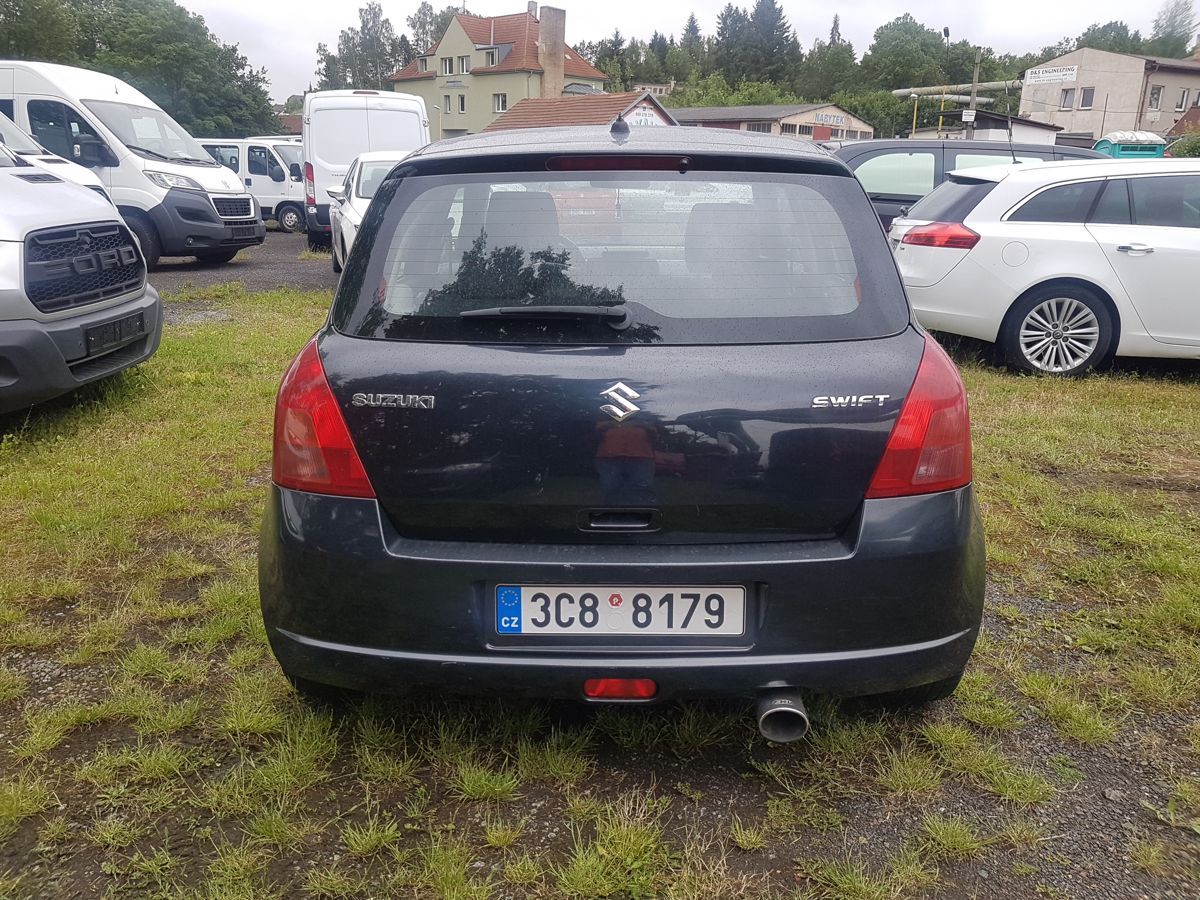 Suzuki Swift, 1.3i 67KW KLIMA - fotka 5