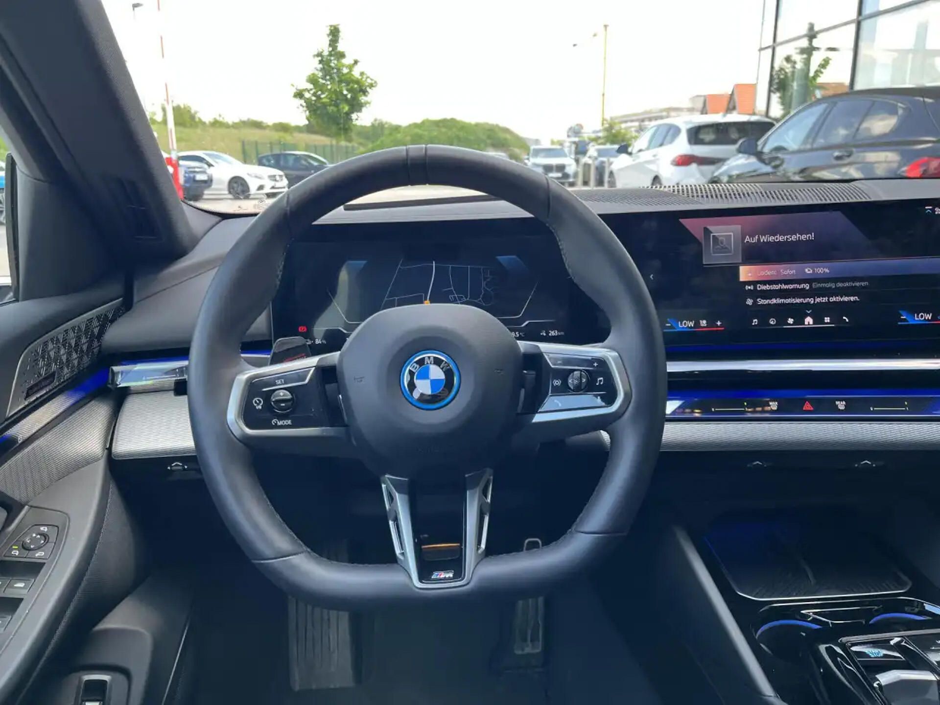 BMW i5, xDrive40 M-Sport B&W HuD DAPro - fotka 6