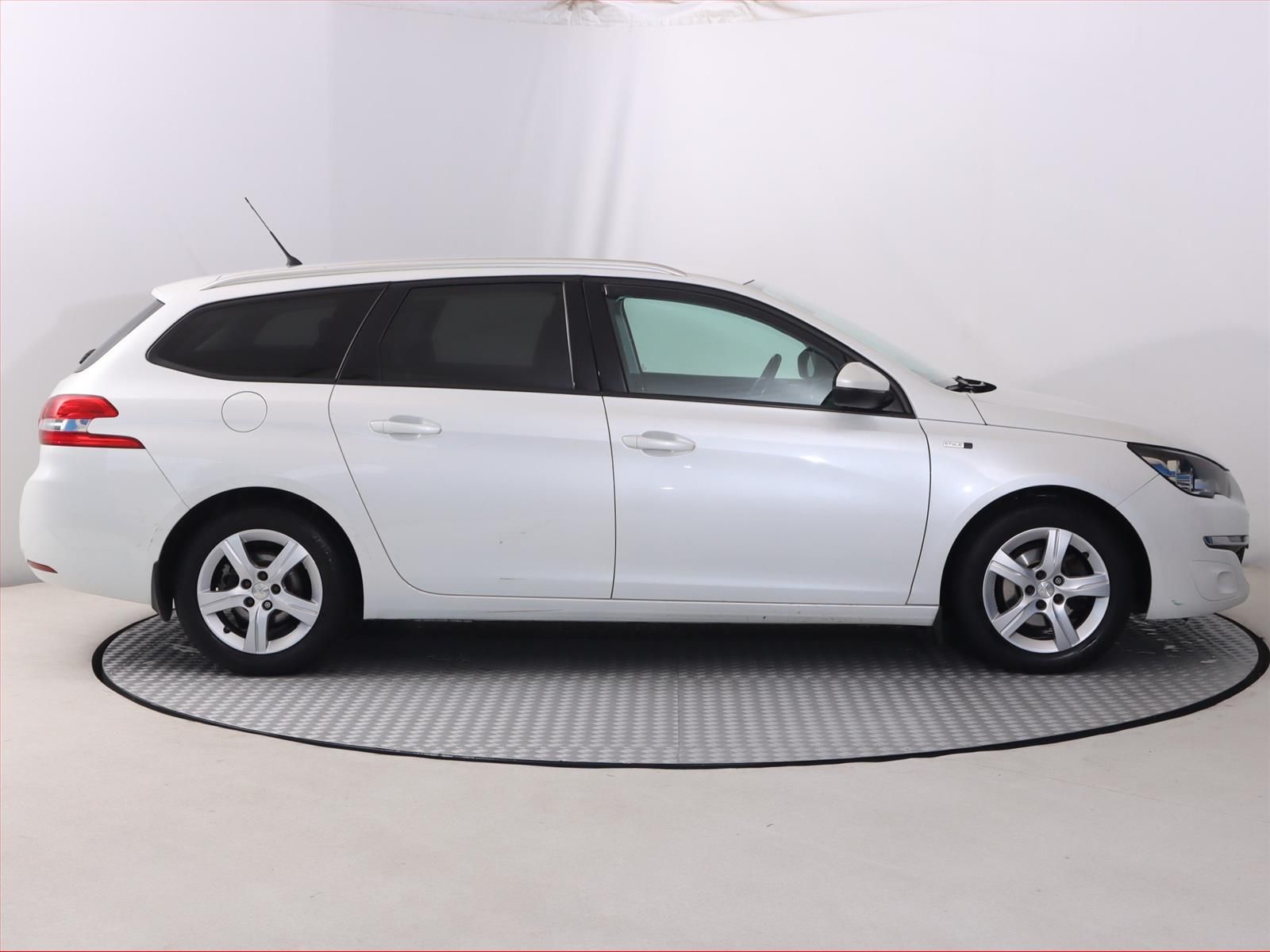 Peugeot 308, 1.6 BlueHDi, Serv.kniha - fotka 6