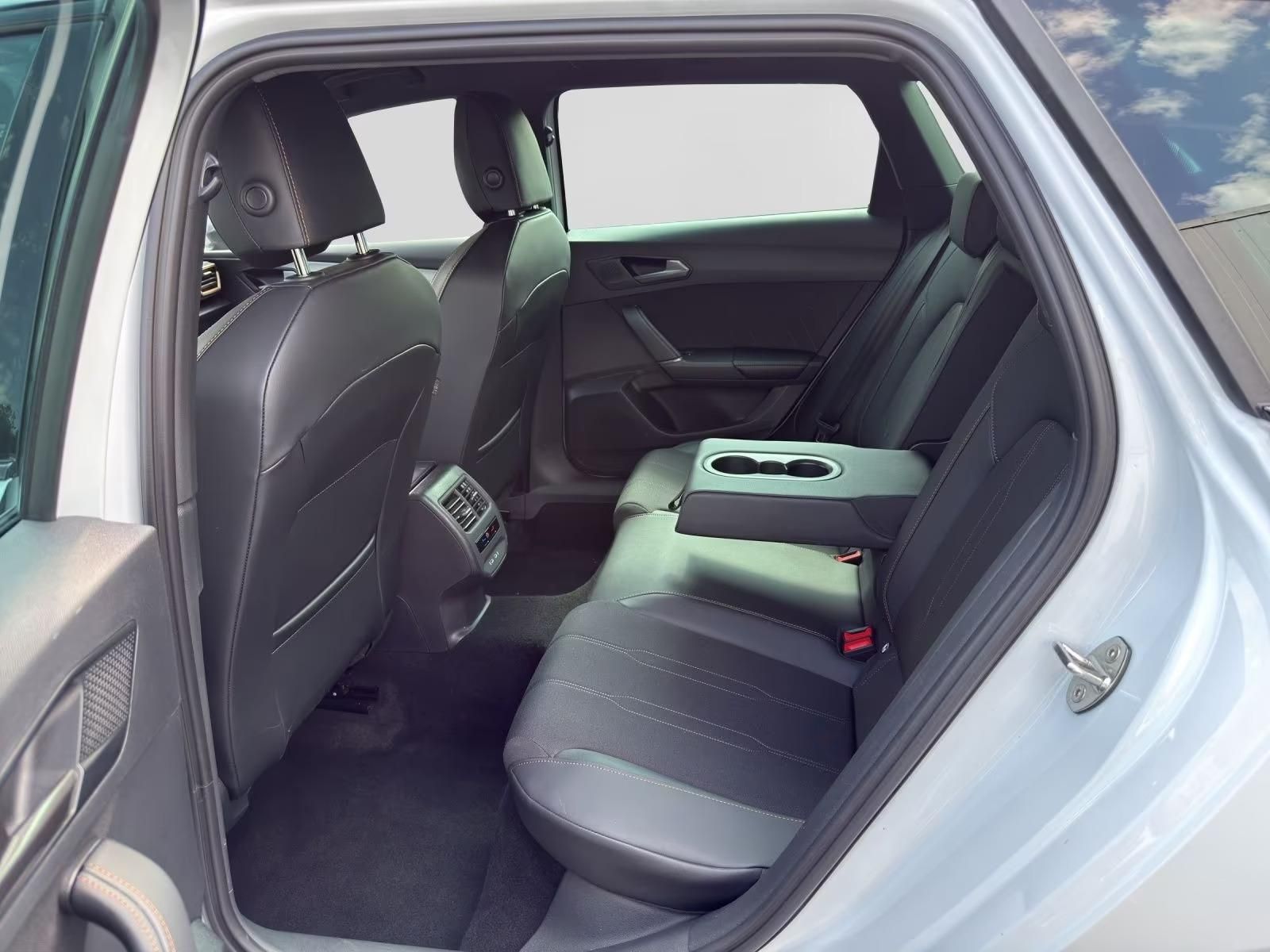 Cupra Leon, 1.5 eTSI 110kW DSG 1.Maj DPH - fotka 4