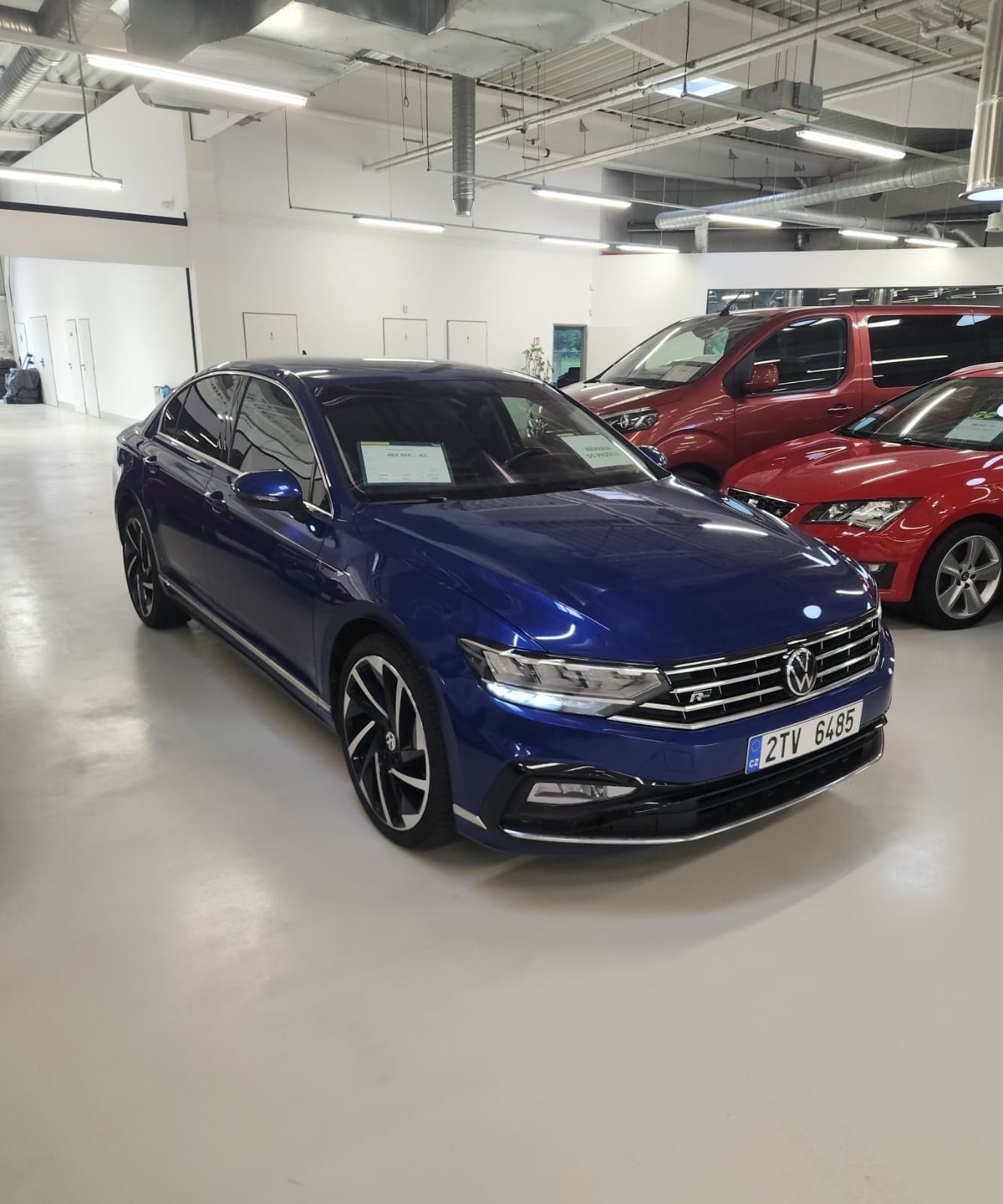 Volkswagen Passat, 2.0TDi 140KW R-LINE - fotka 4