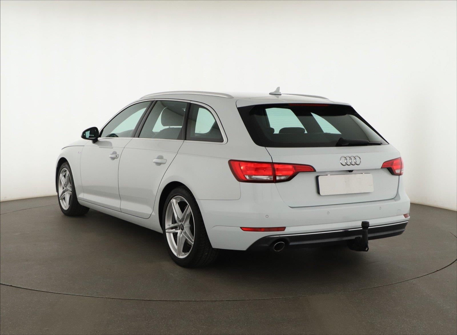 Audi A4, 2.0 TDI, S-Line, Automat, Kůže - fotka 4