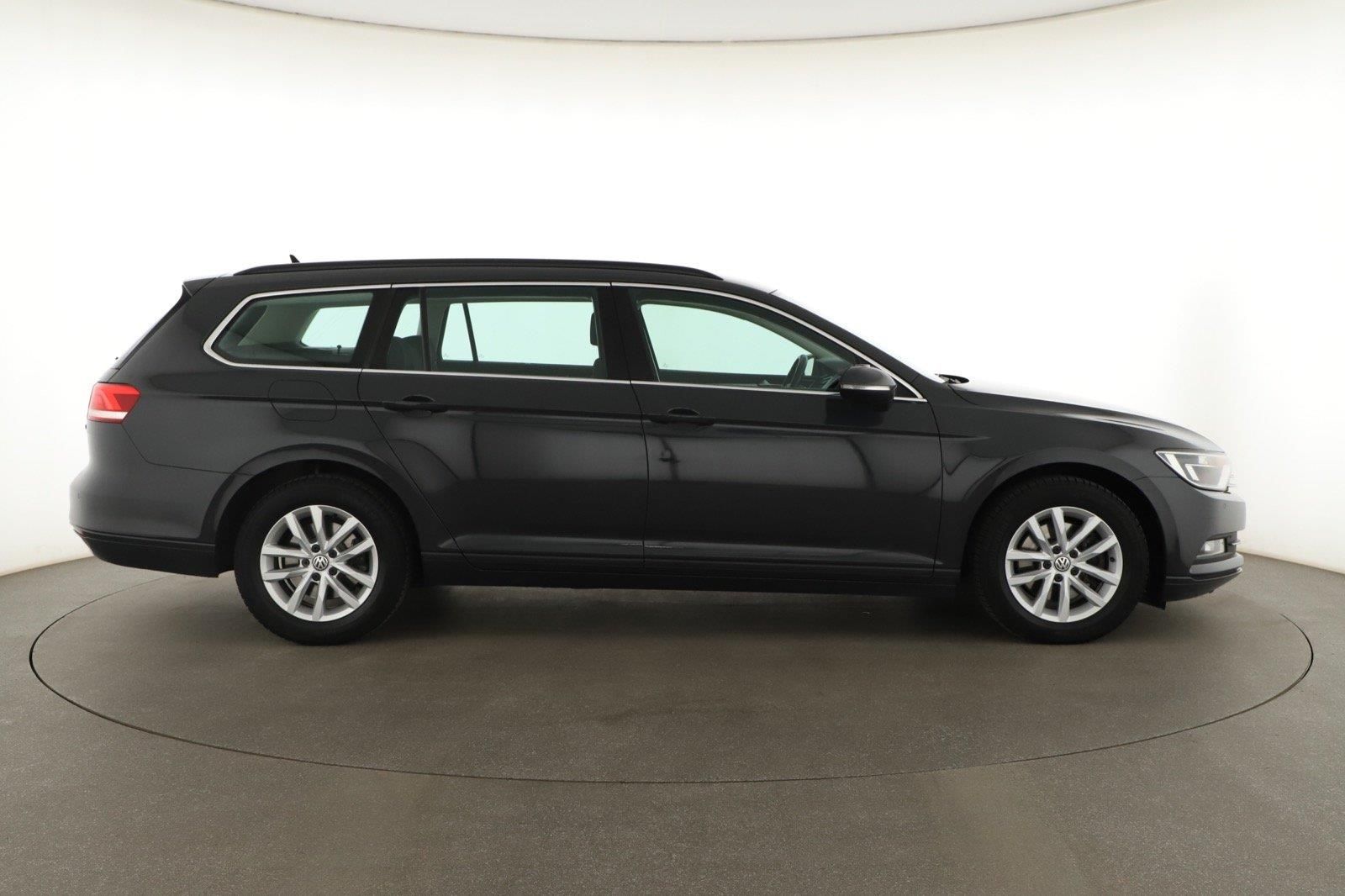 Volkswagen Passat, 2.0 TDI, Automat - fotka 6