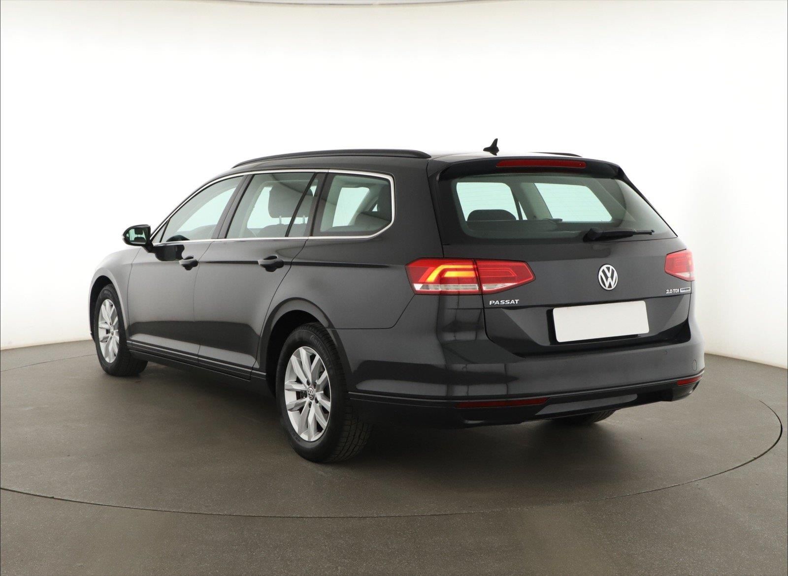 Volkswagen Passat, 2.0 TDI, Automat - fotka 4