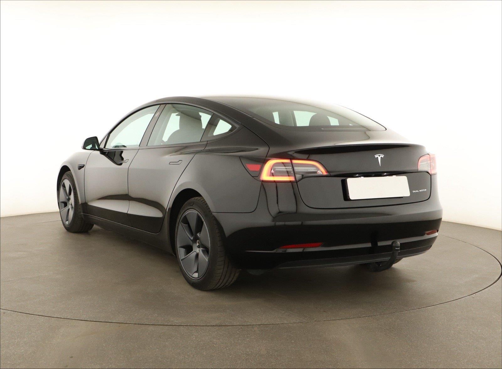 Tesla Model 3, Long Range 4WD 79kWh, SoH 95% - fotka 4