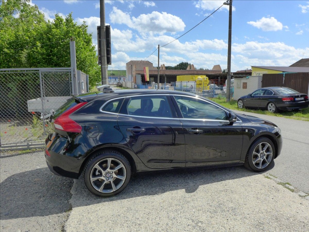 Volvo V40, 2,0 D3  110KW OCEAN RACE - fotka 5