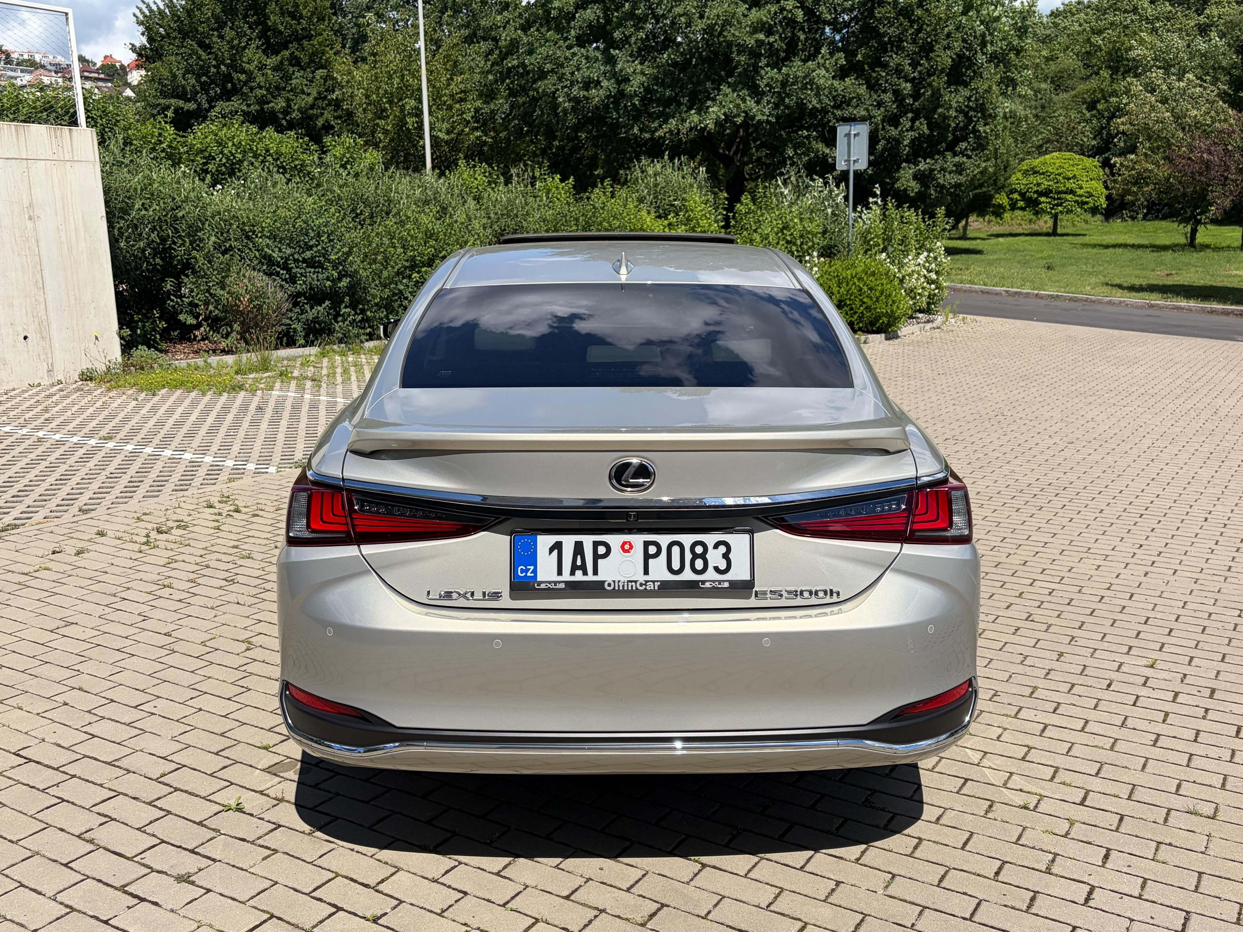 Lexus ES 300h, Business edition - fotka 5
