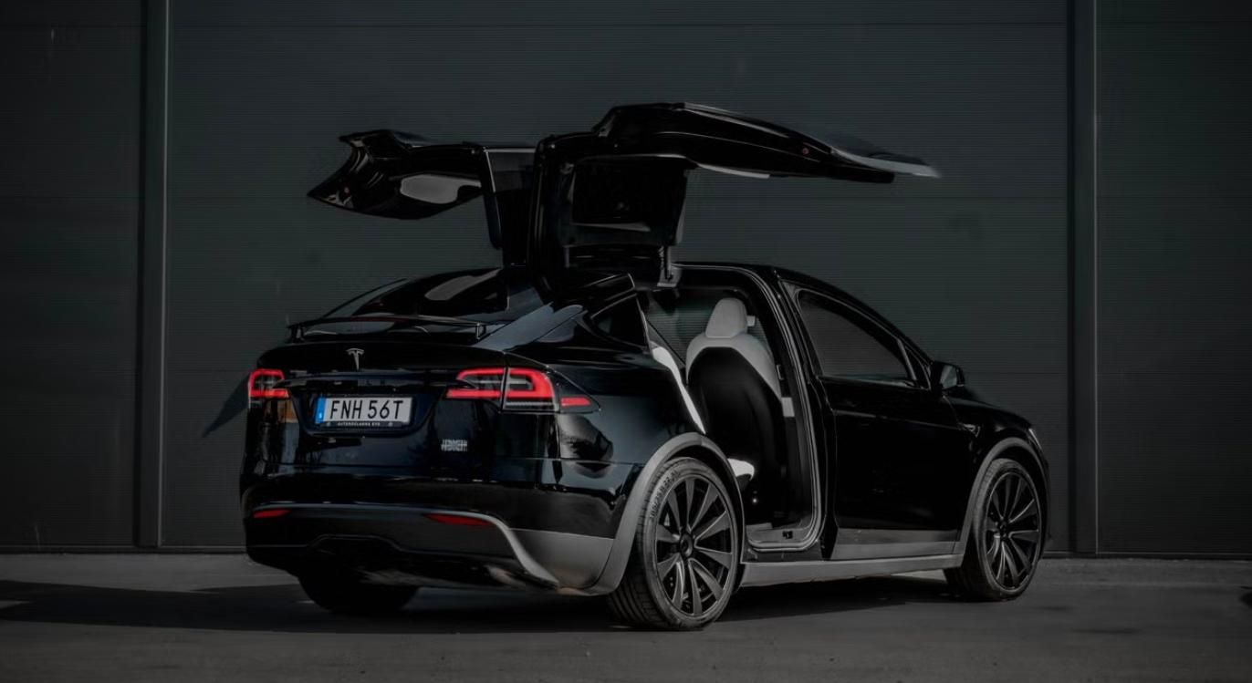 Tesla Model X, Plaid 6 míst AWD Tažné Pano. - fotka 2