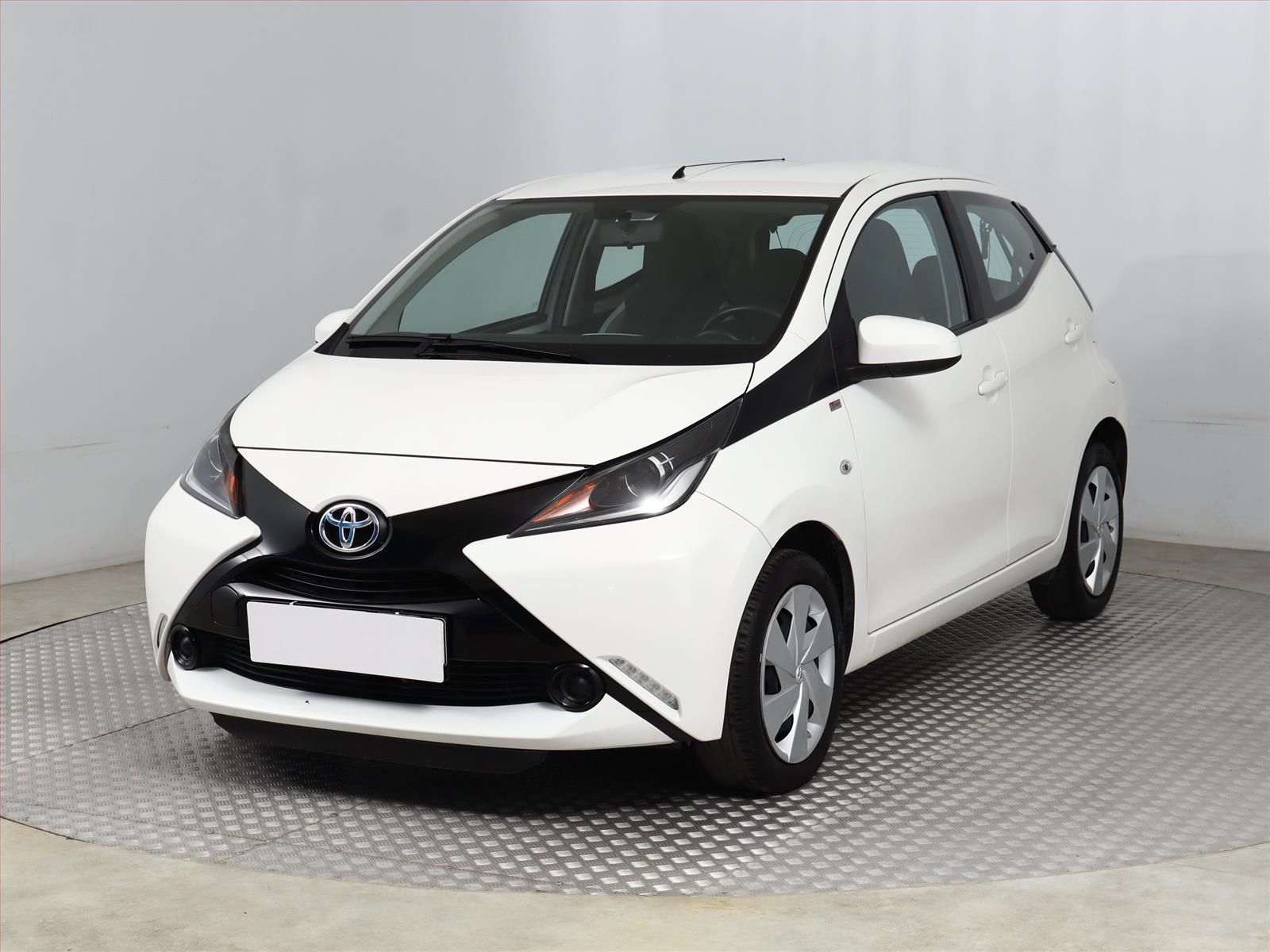 Toyota Aygo, 1.0 VVT-i, Serv.kniha, Xenony - fotka 2
