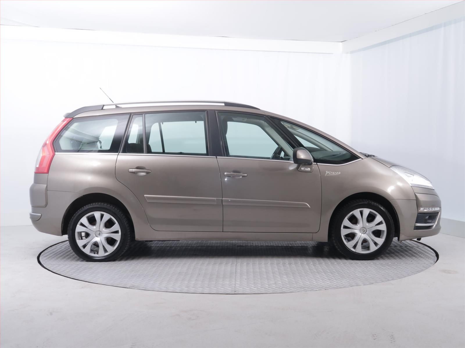 Citroën Grand C4 Picasso, 1.6 HDi, 7 míst, po STK, Tažné - fotka 6