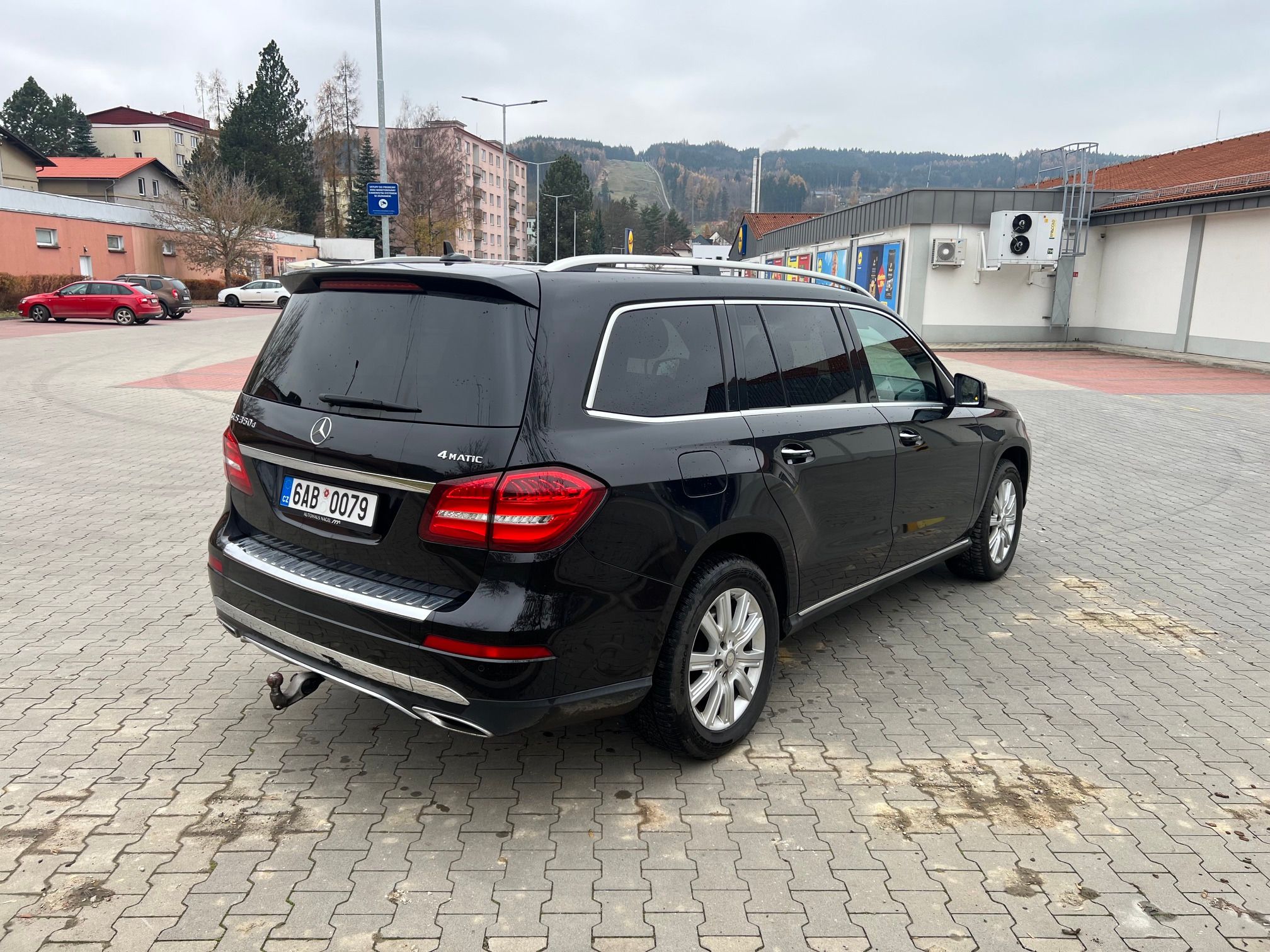 Mercedes-Benz GLS, Mercedes-Benz GLS 350d 149tis - fotka 4