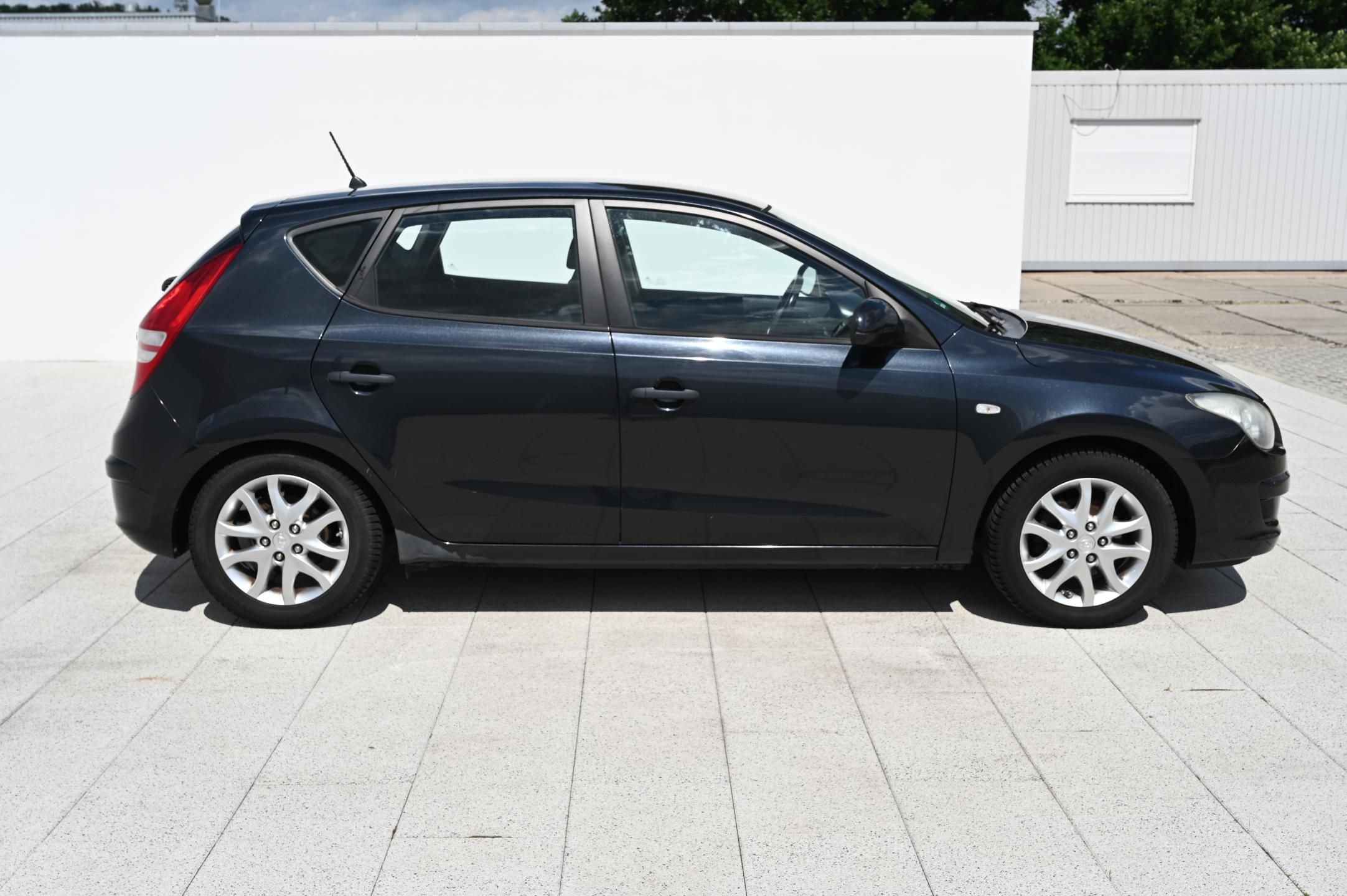 Hyundai i30, 1.4 80KW Edition+ 6/2010 - fotka 4