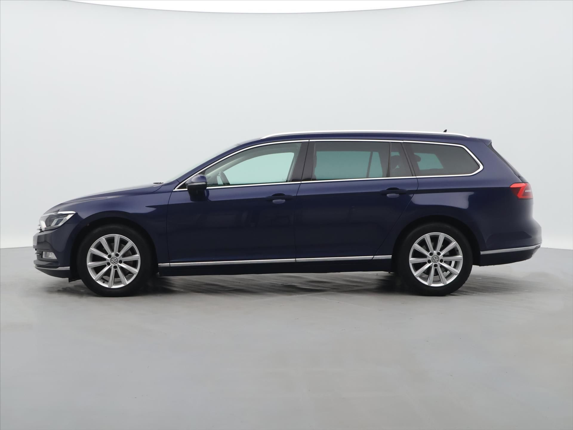 Volkswagen Passat Variant, 2,0 TDI 110kW DSG Highline LED - fotka 4