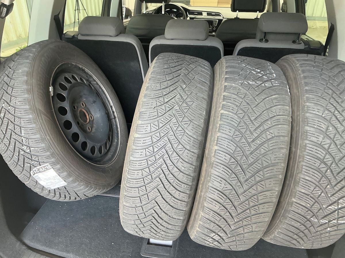 Volkswagen Touran, 1.2Tsi 81KW 7-MÍST ŘEMEN TOP - fotka 5