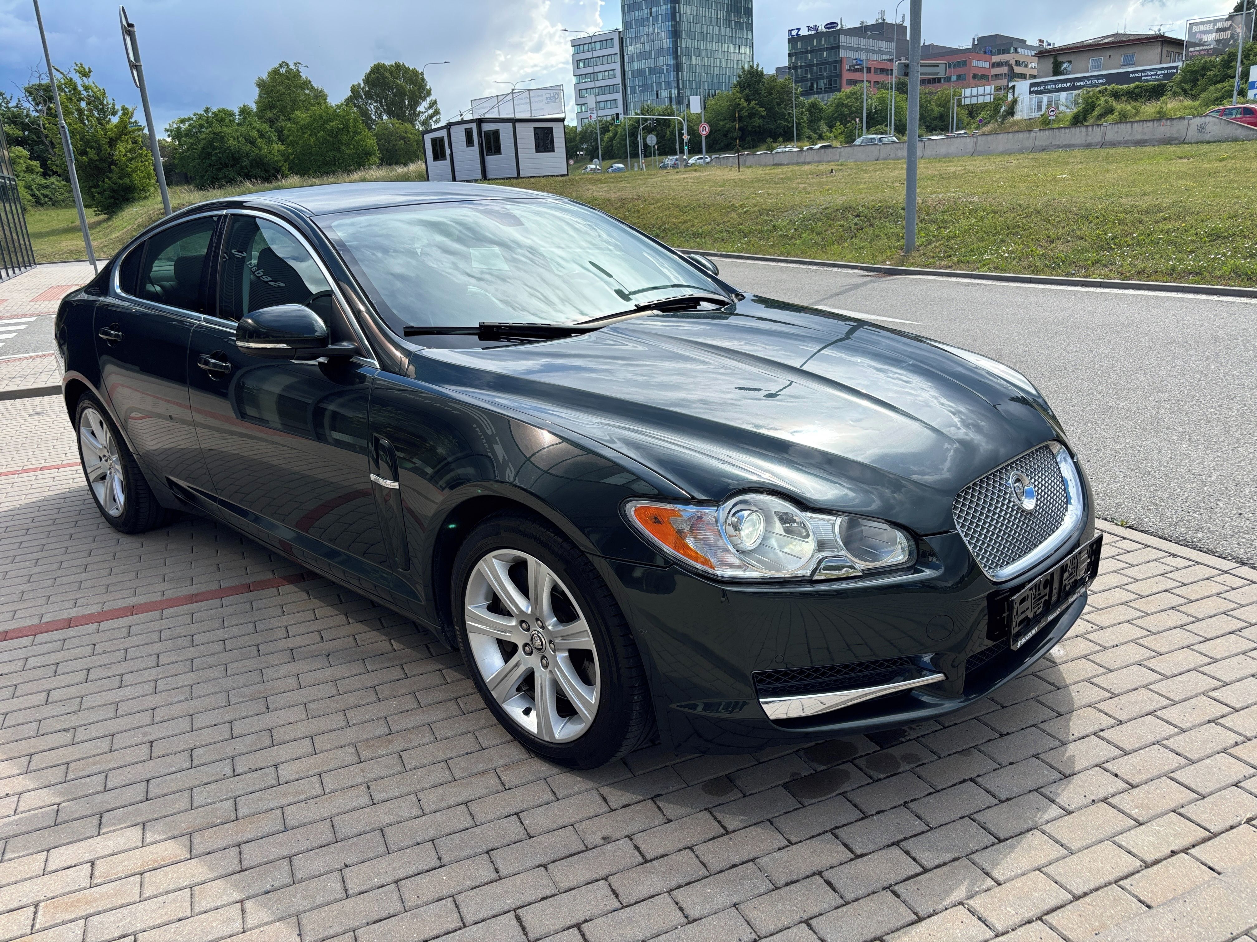 Jaguar XF, 3.0D 177kW Automat - fotka 4