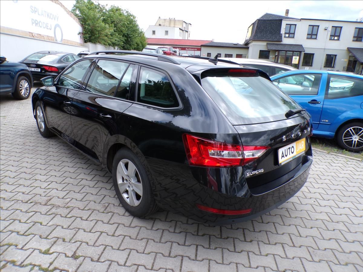 Škoda Superb, 2,0 TDI  NAVIGACE - fotka 4