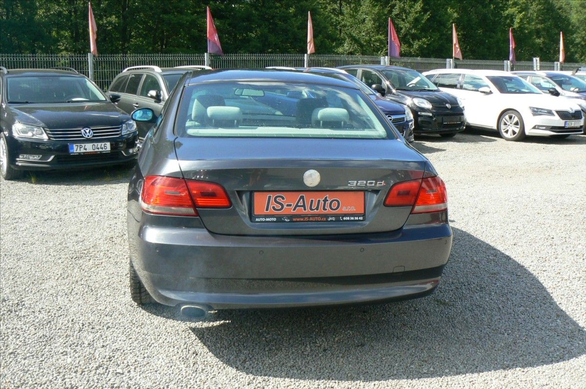 BMW Řada 3, 2,0 320 d COUPE - fotka 6