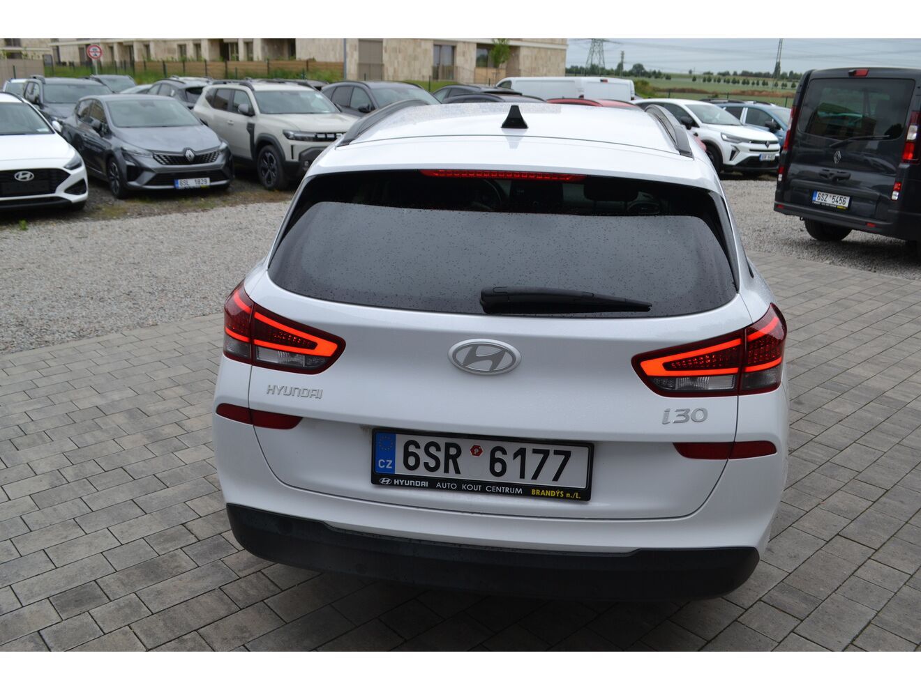 Hyundai i30, WG 1,5I MT FAMILY NAVI - fotka 3