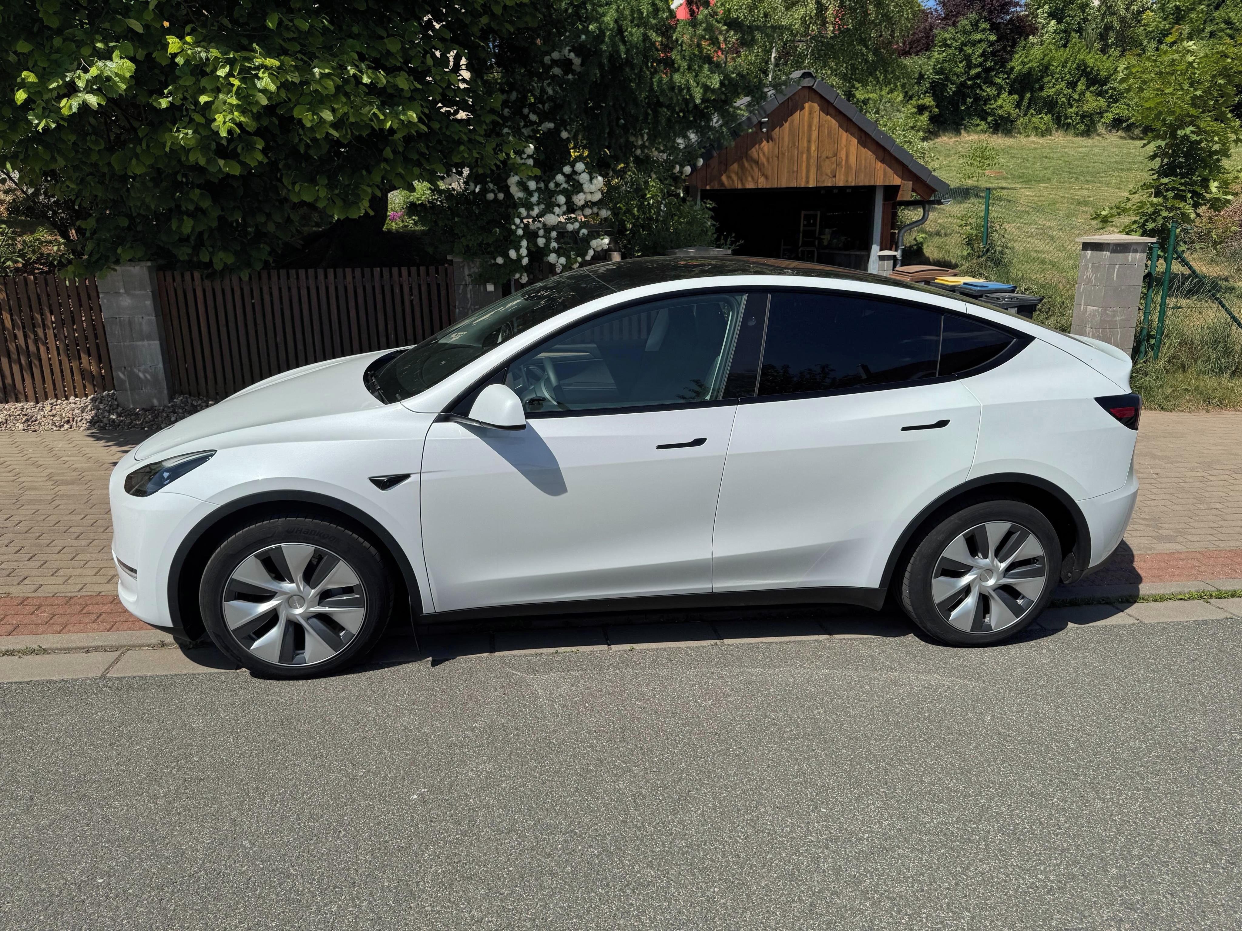 Tesla Model Y, LR AWD SoH 95% (HW4) ČR tažné - fotka 4