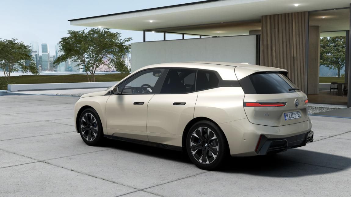BMW iX, xDrive45 - fotka 3