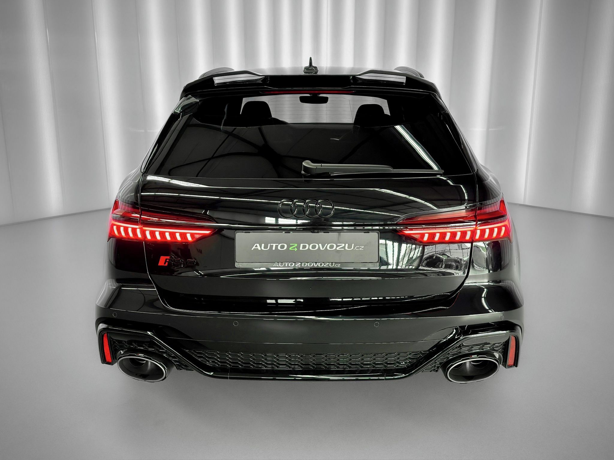 Audi RS6, PERFORMANCE, AKRAPOVIČ, NIGHT - fotka 5