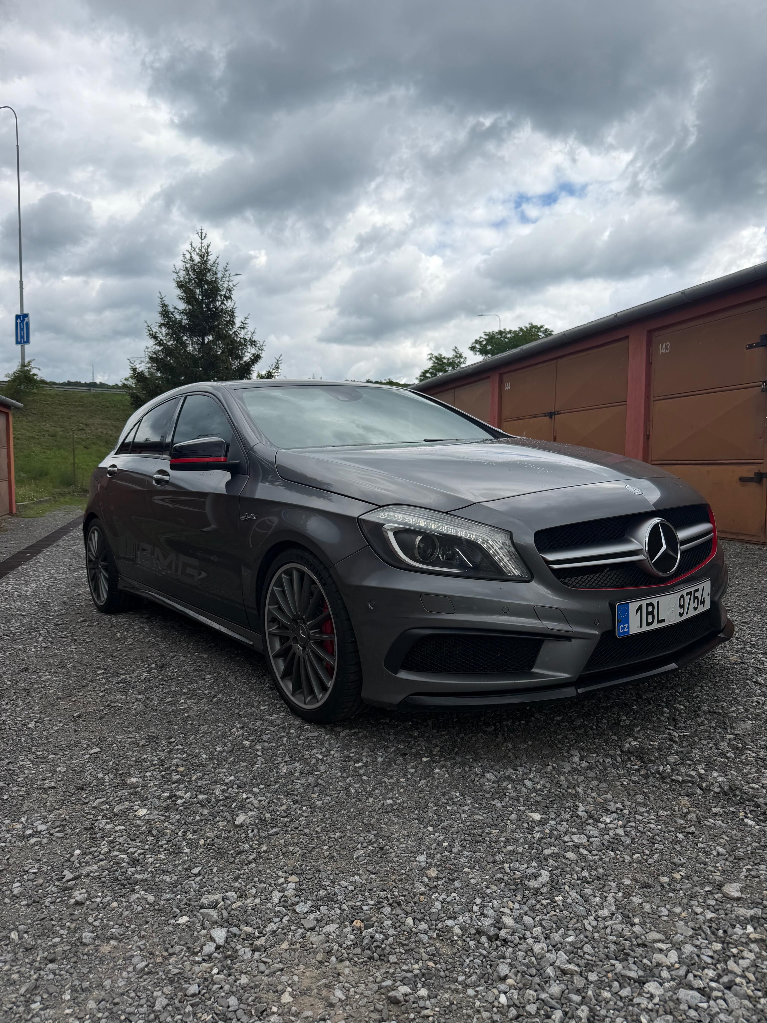 Mercedes-Benz Třídy A, Mercedes A45 AMG - fotka 2