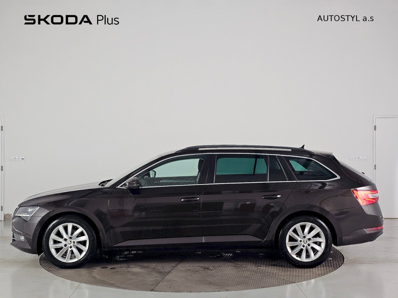 Škoda Superb, 2.0TDi 110kW DSG AMBITION PLUS - fotka 3