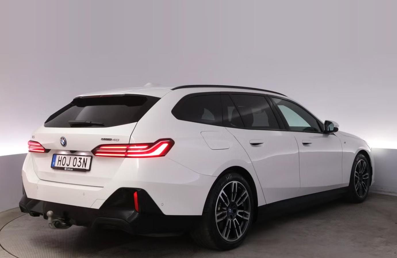 BMW i5, eDrive40 Touring SoH 96% Tažné - fotka 4
