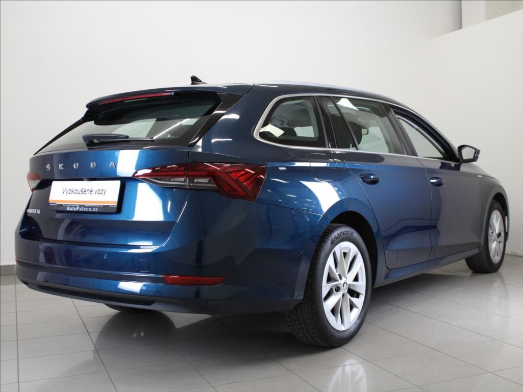 Škoda Octavia, 2,0 TDi 110kW DSG Style PLUS - fotka 3