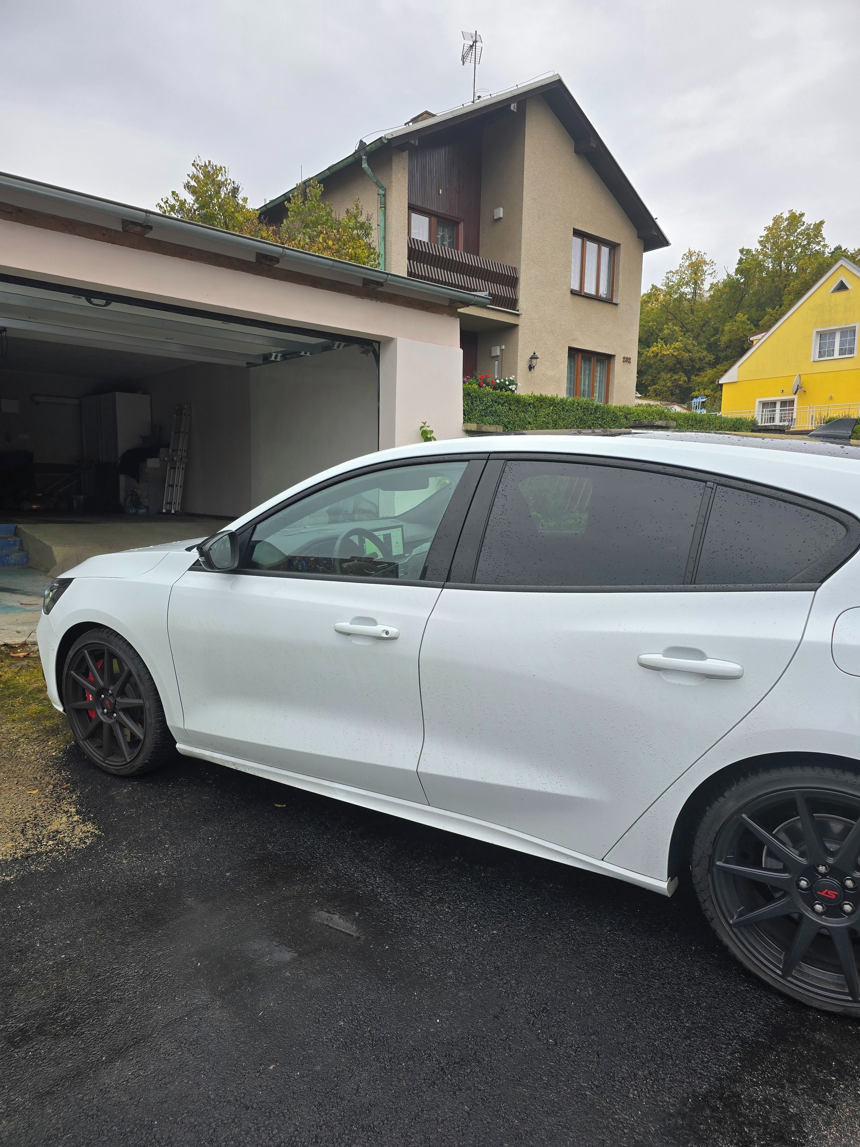 Ford Focus, ST Performance Pack + Brembo - fotka 2