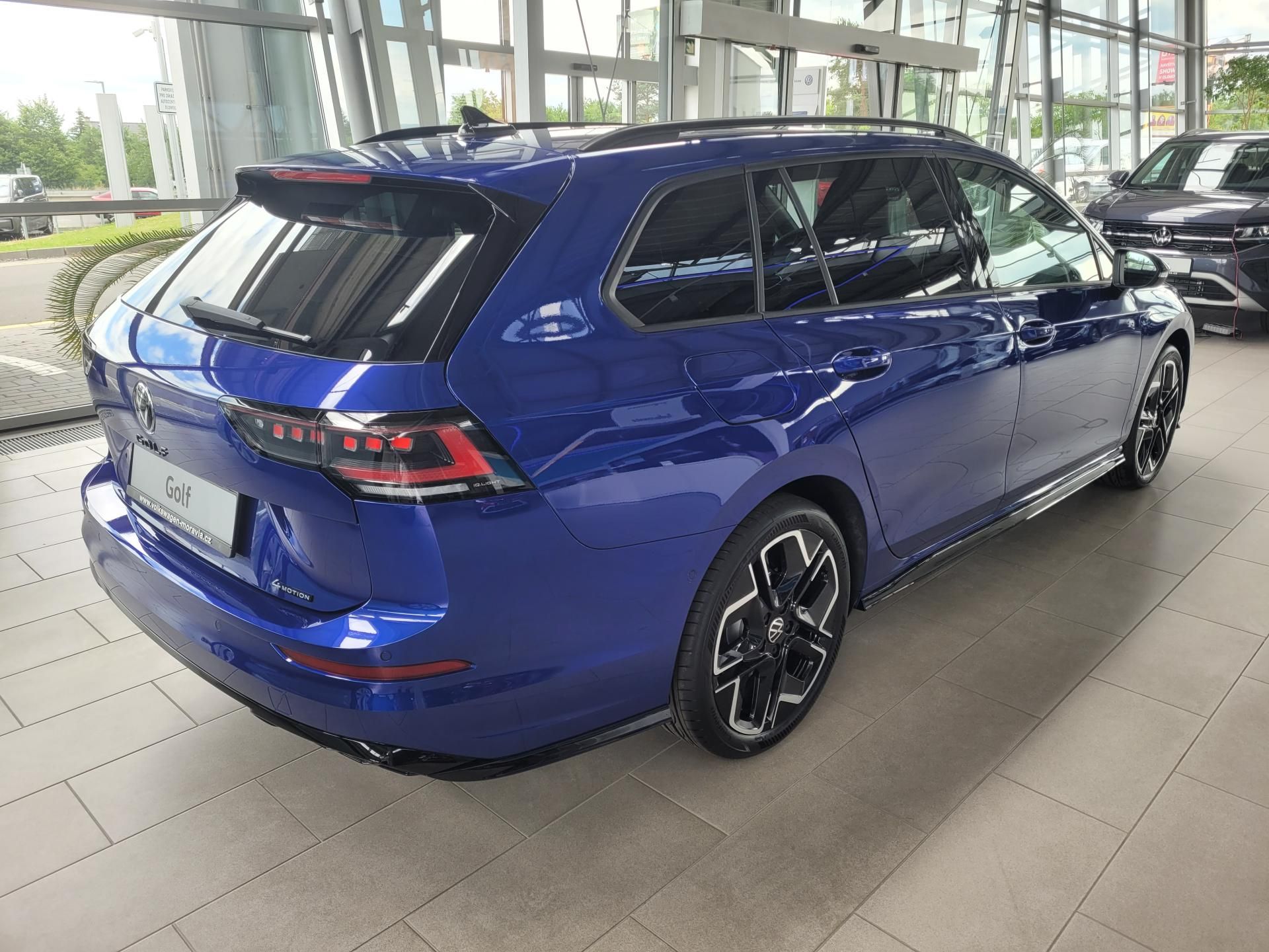 Volkswagen Golf Variant, R-Line People 2,0 TSI 4MOT - fotka 3