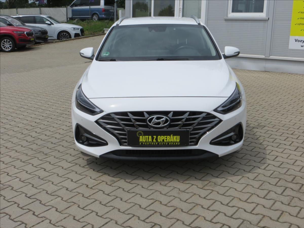 Hyundai i30, 1,5 T-GDI mHEV Family Smart 11 - fotka 2