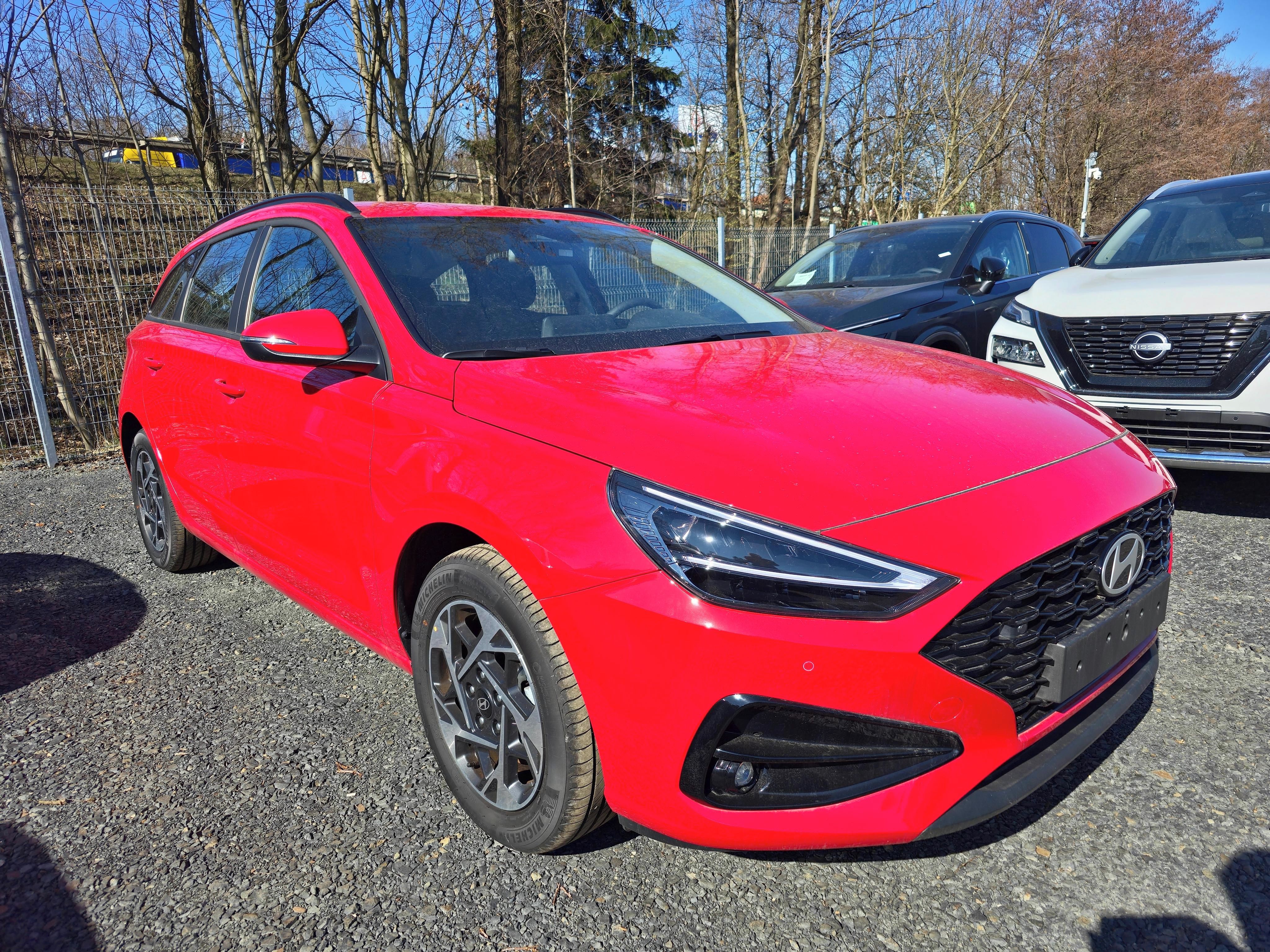 Hyundai i30, KOMBI 1,0 T-GDi (85kW) Comfort - fotka 2