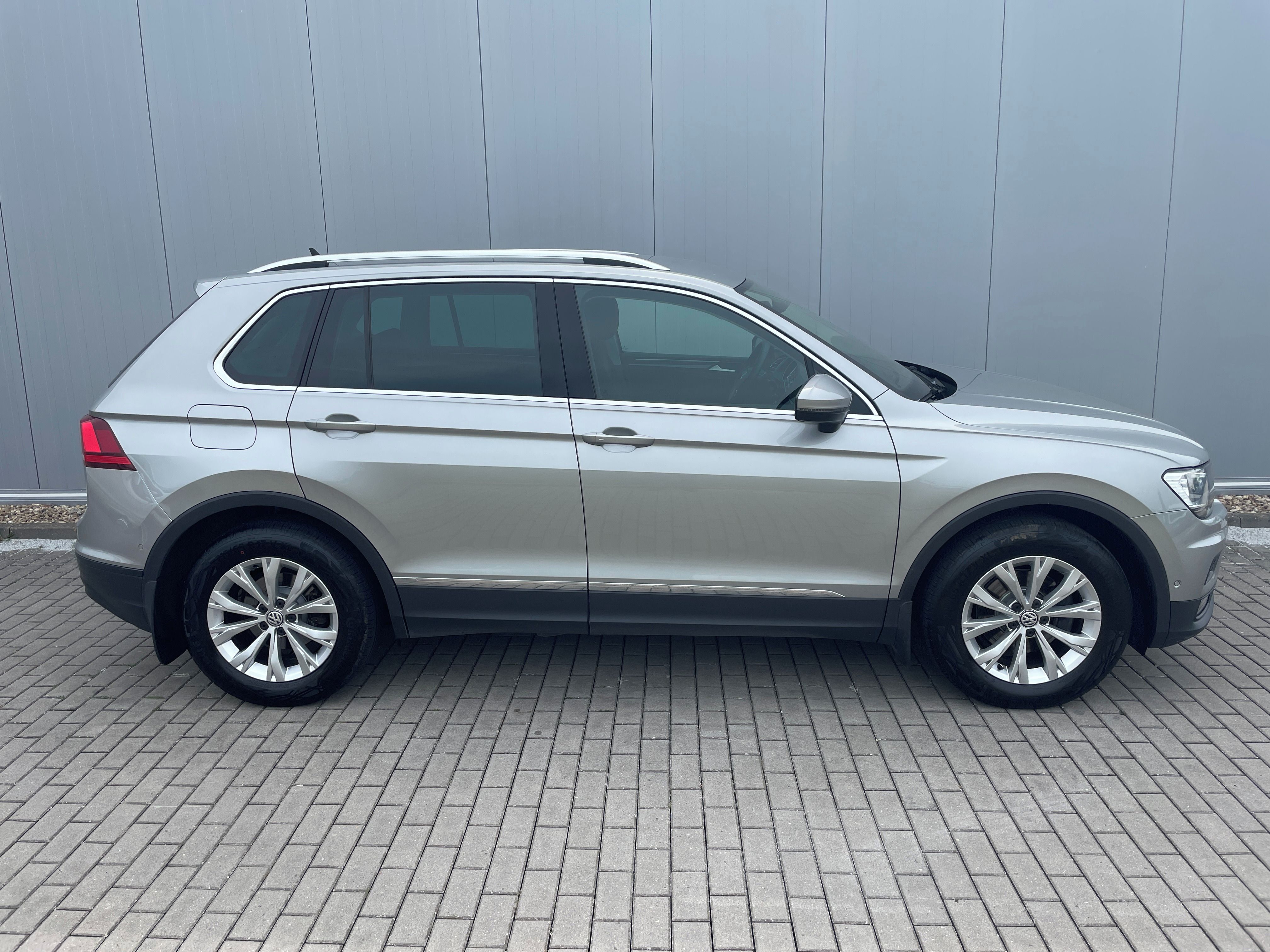 Volkswagen Tiguan, 1,5 TSi COMFORTLINE 1.Maj-ČR - fotka 5