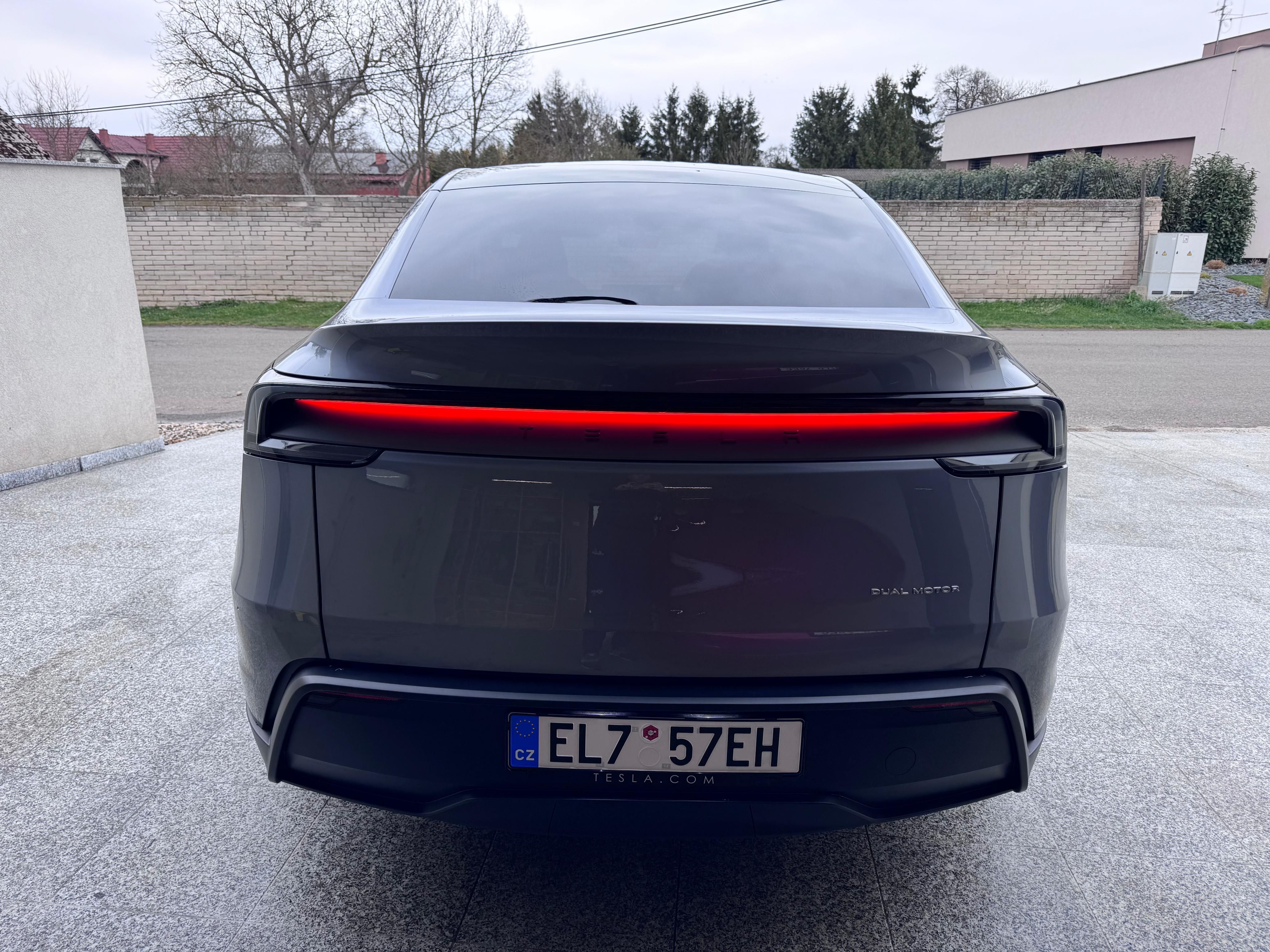 Tesla Model Y, Long Range, Dual Motor - fotka 4